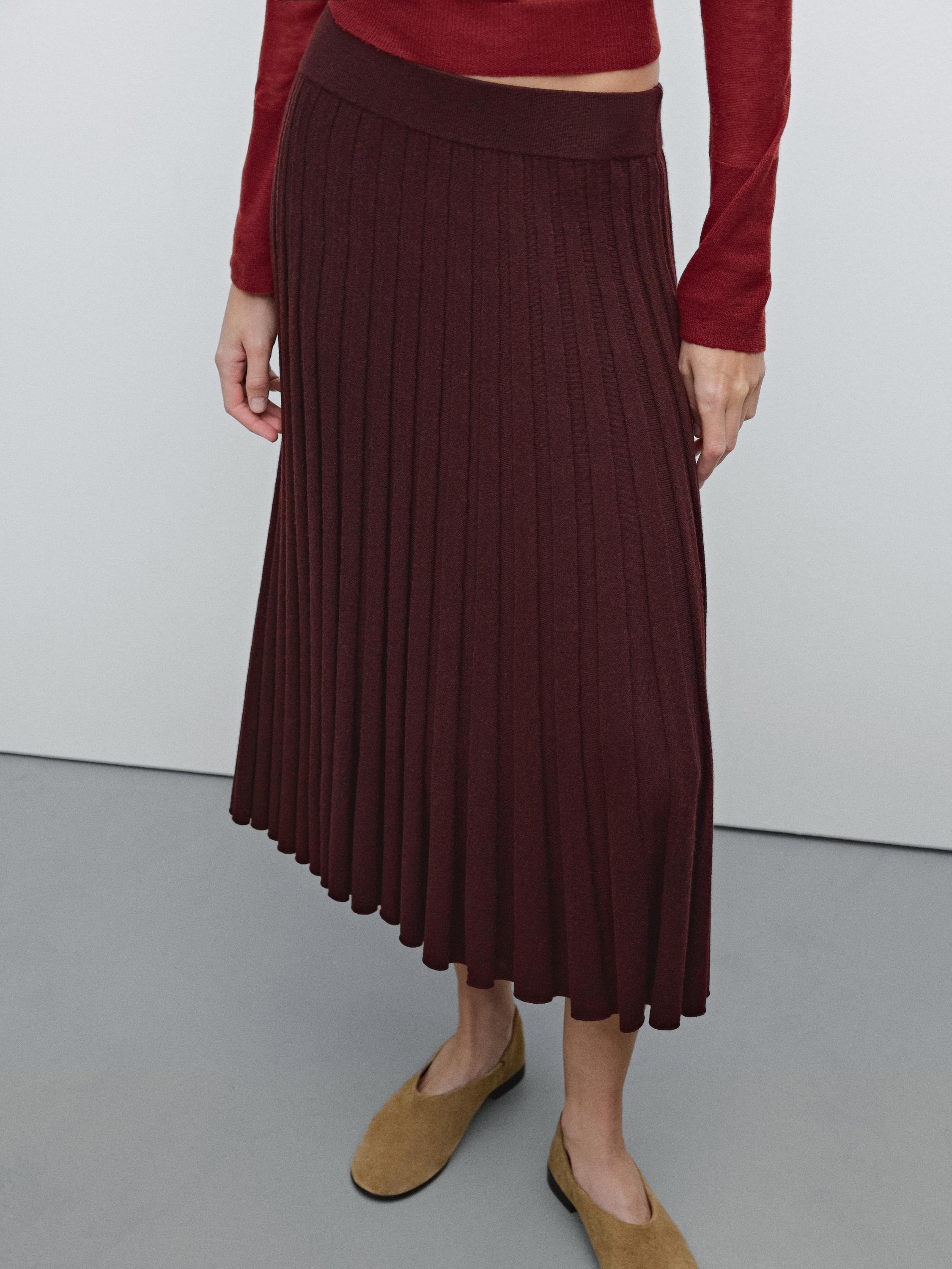 Pleated midi skirt with elastic waistband