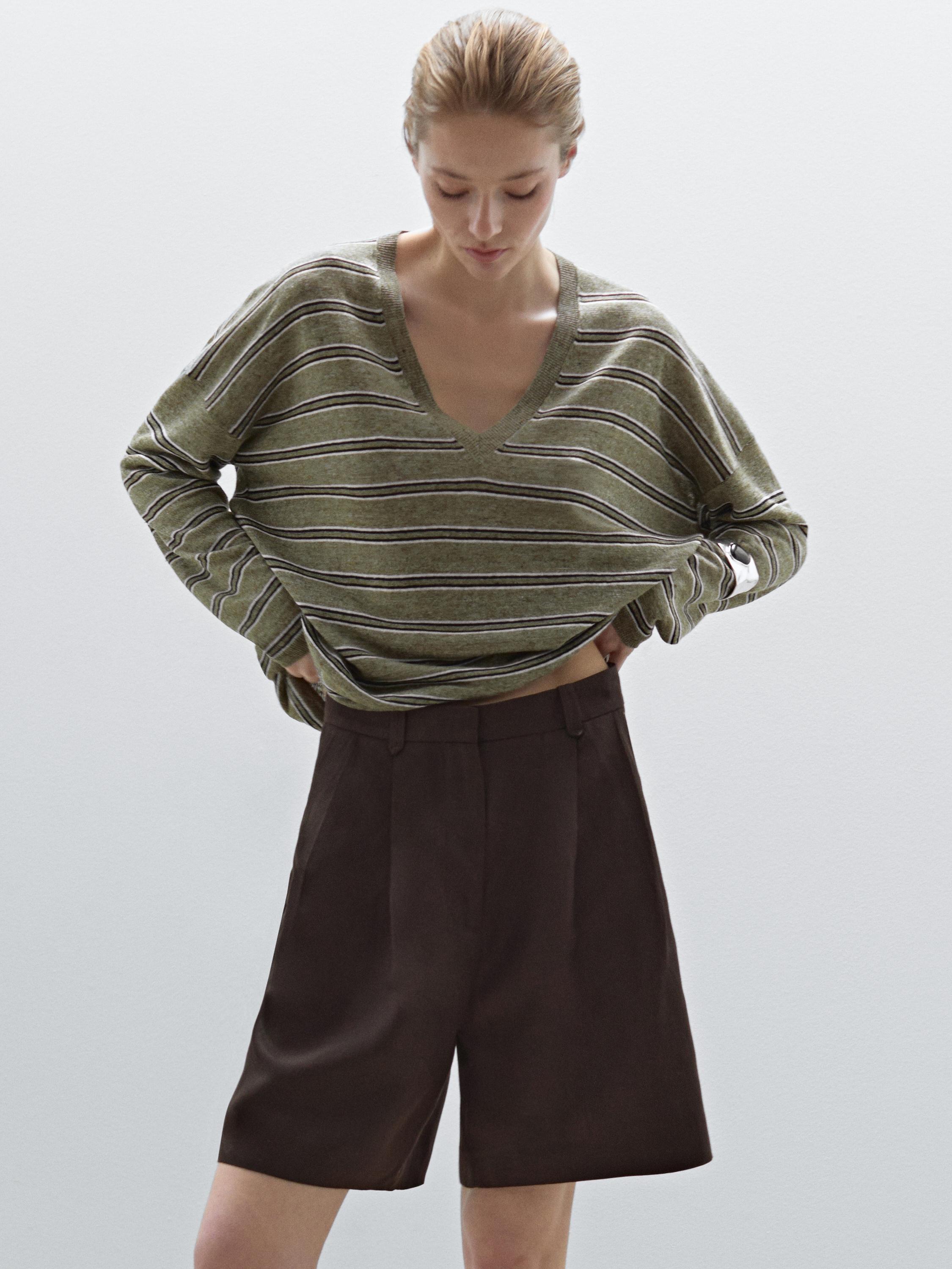 Pleated Bermuda shorts