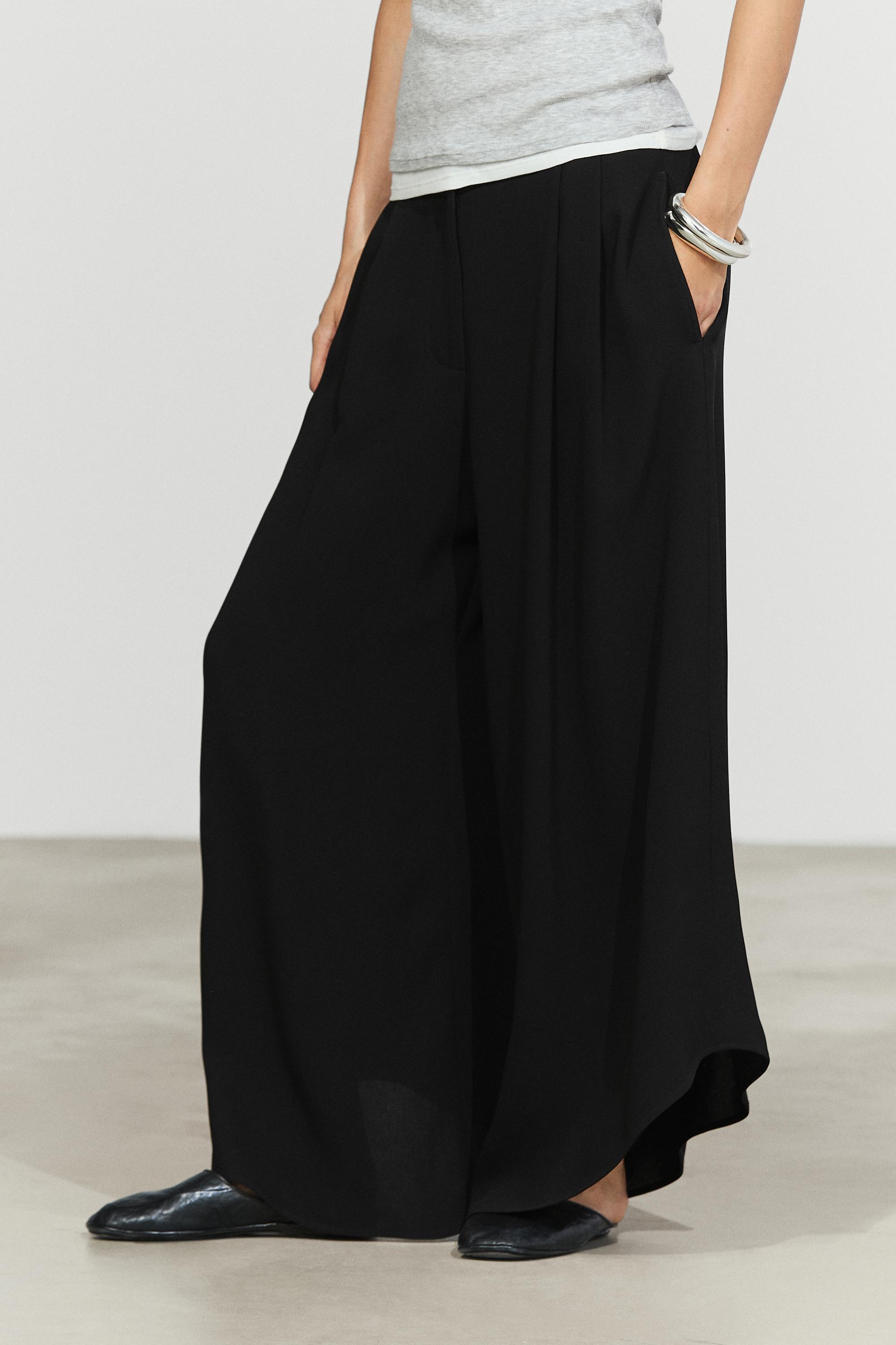 Voluminous wide-leg pleated pants — BLACK