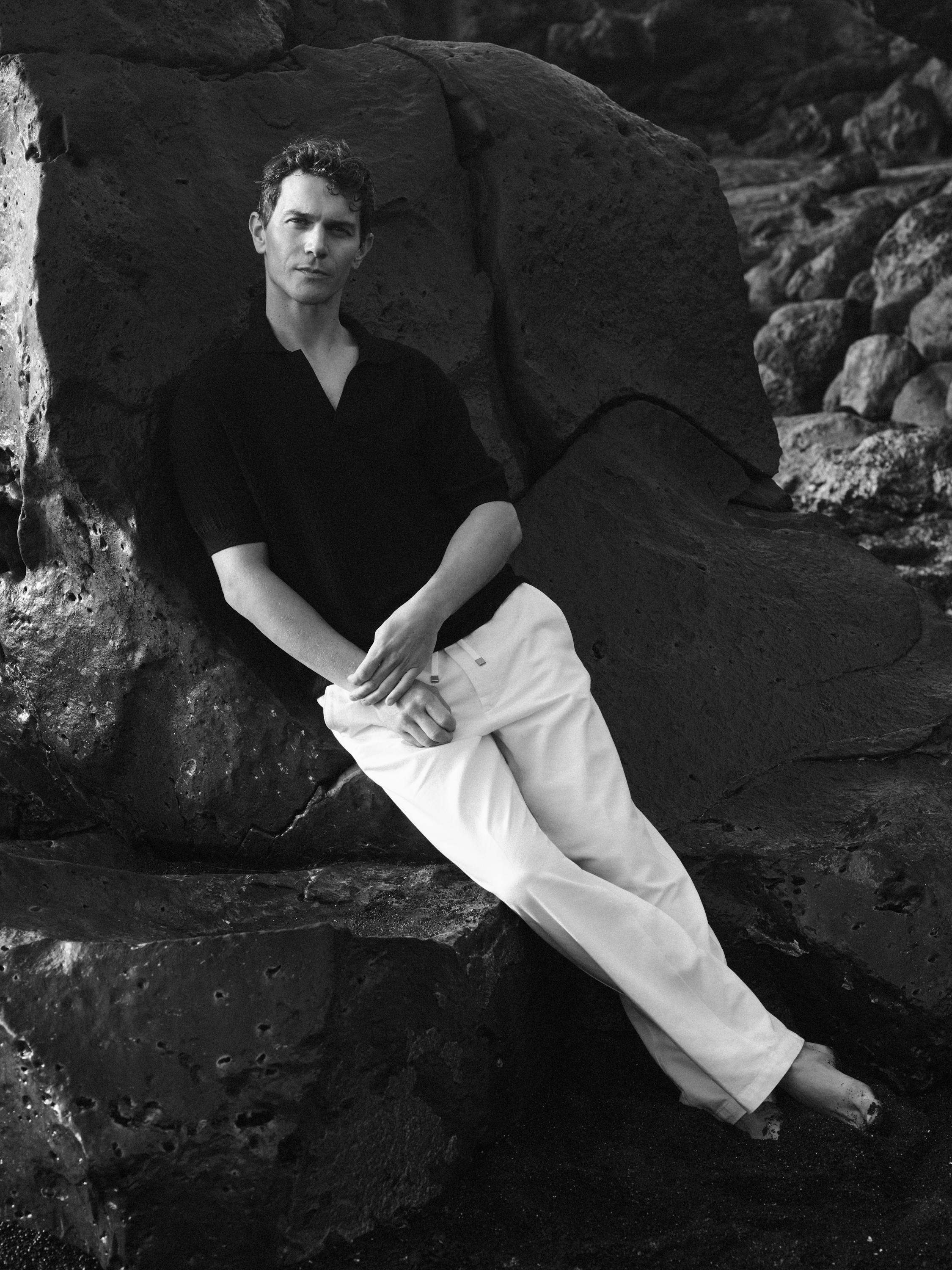 Cutwork V-neck polo shirt