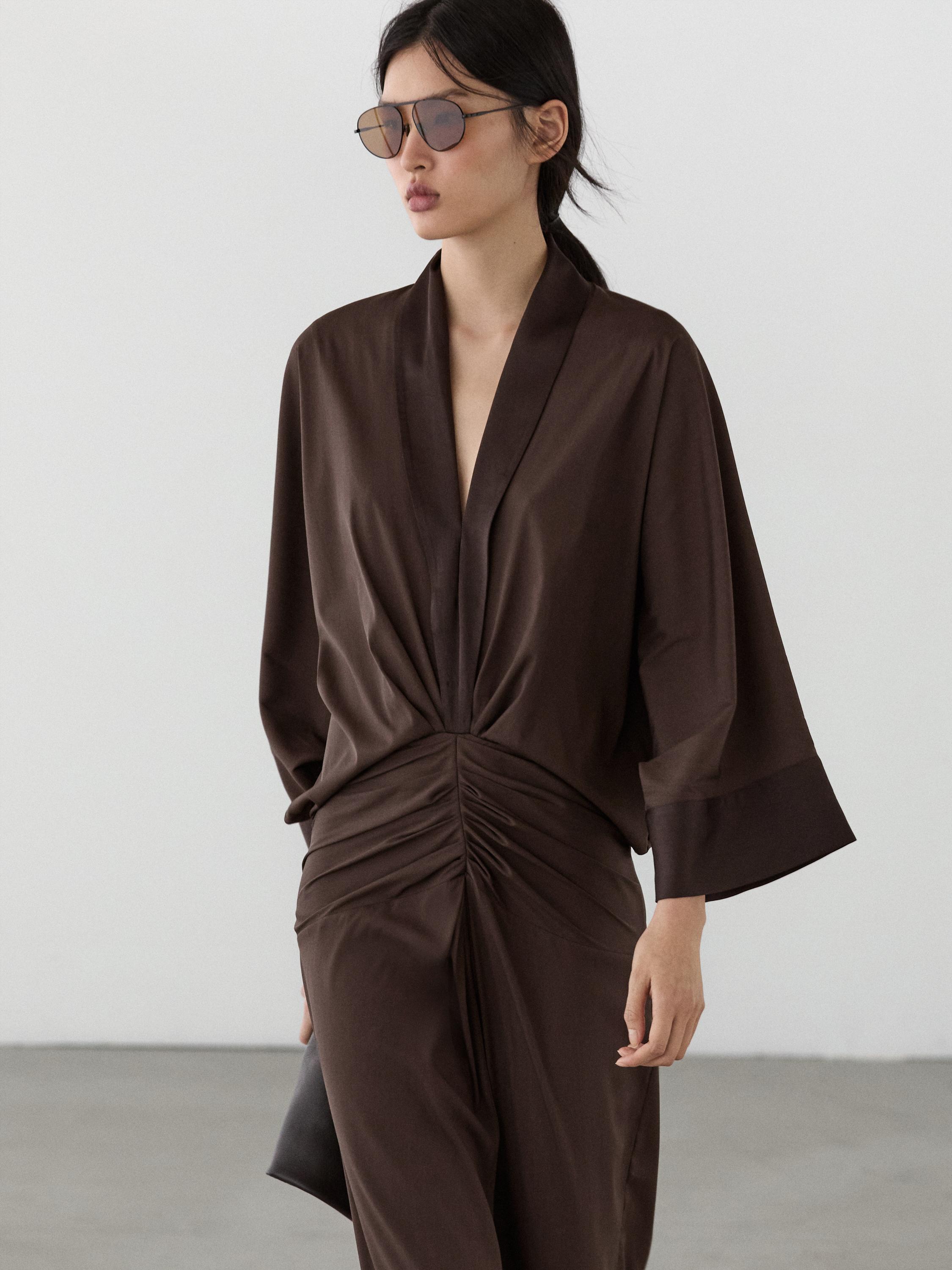 Long sleeve dress with gathered detail — Chocolate