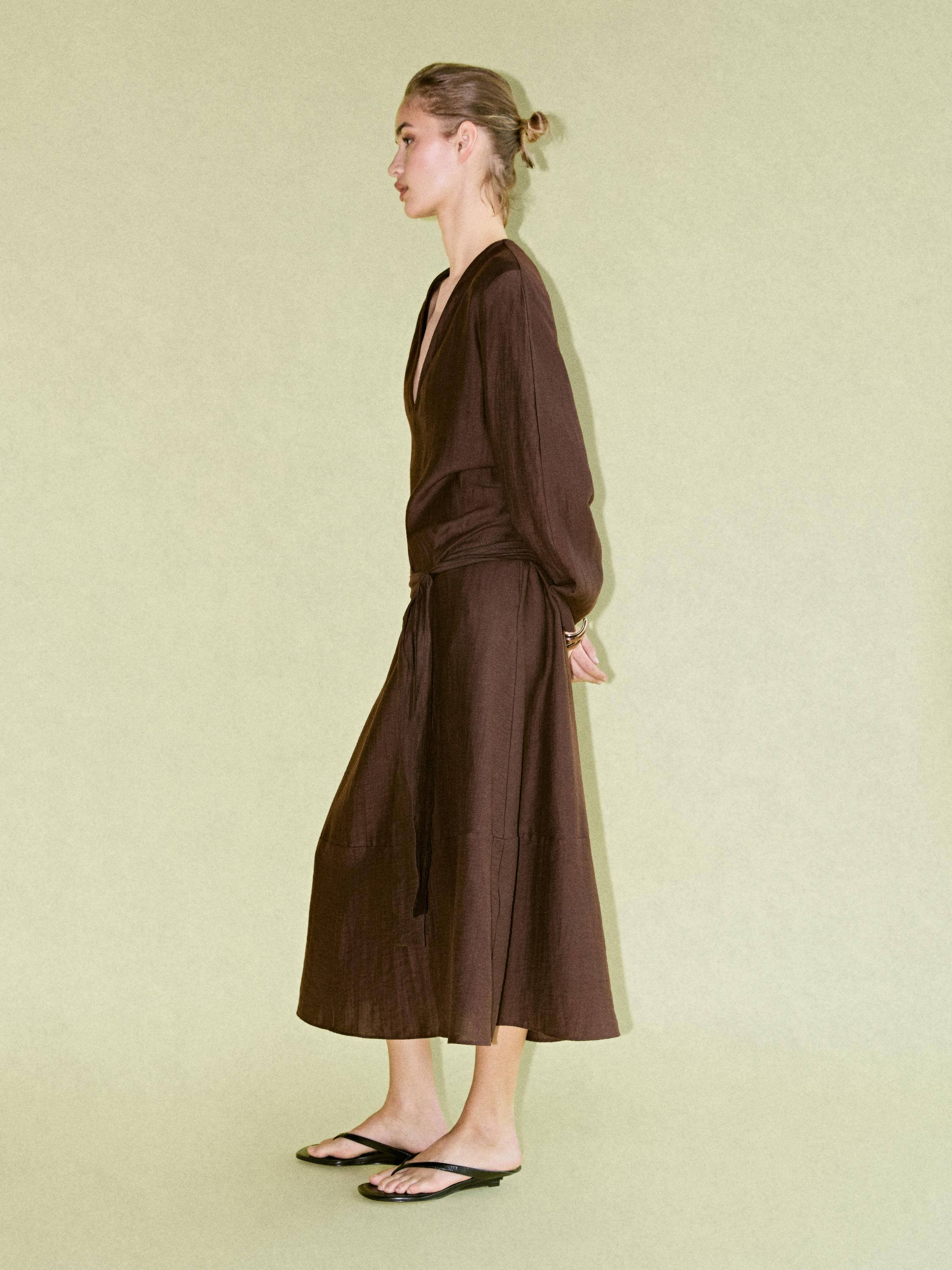 Flowing linen blend midi dress with belt — BROWN