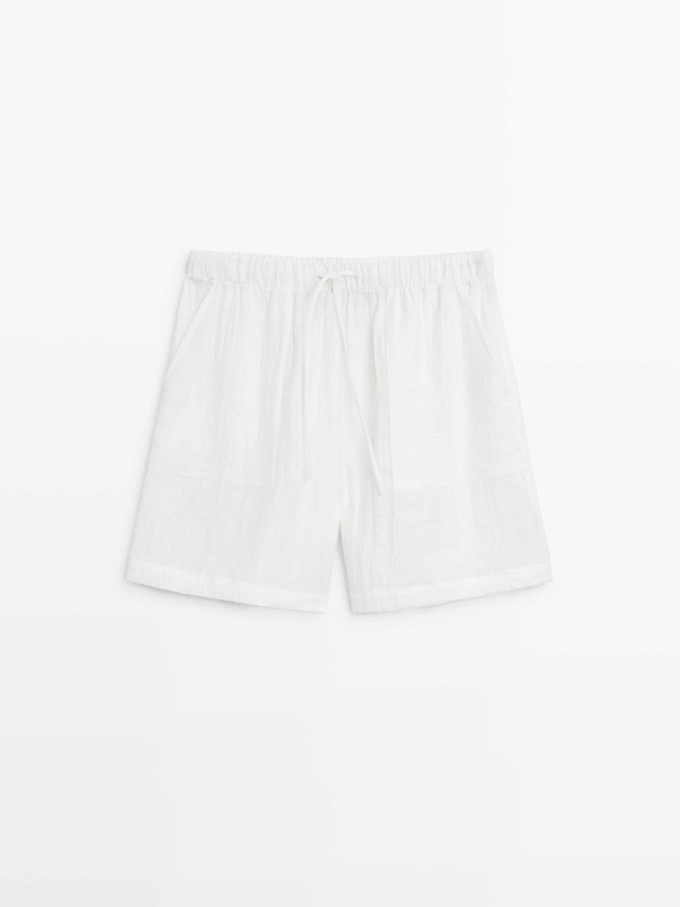 Short flowing Bermuda shorts