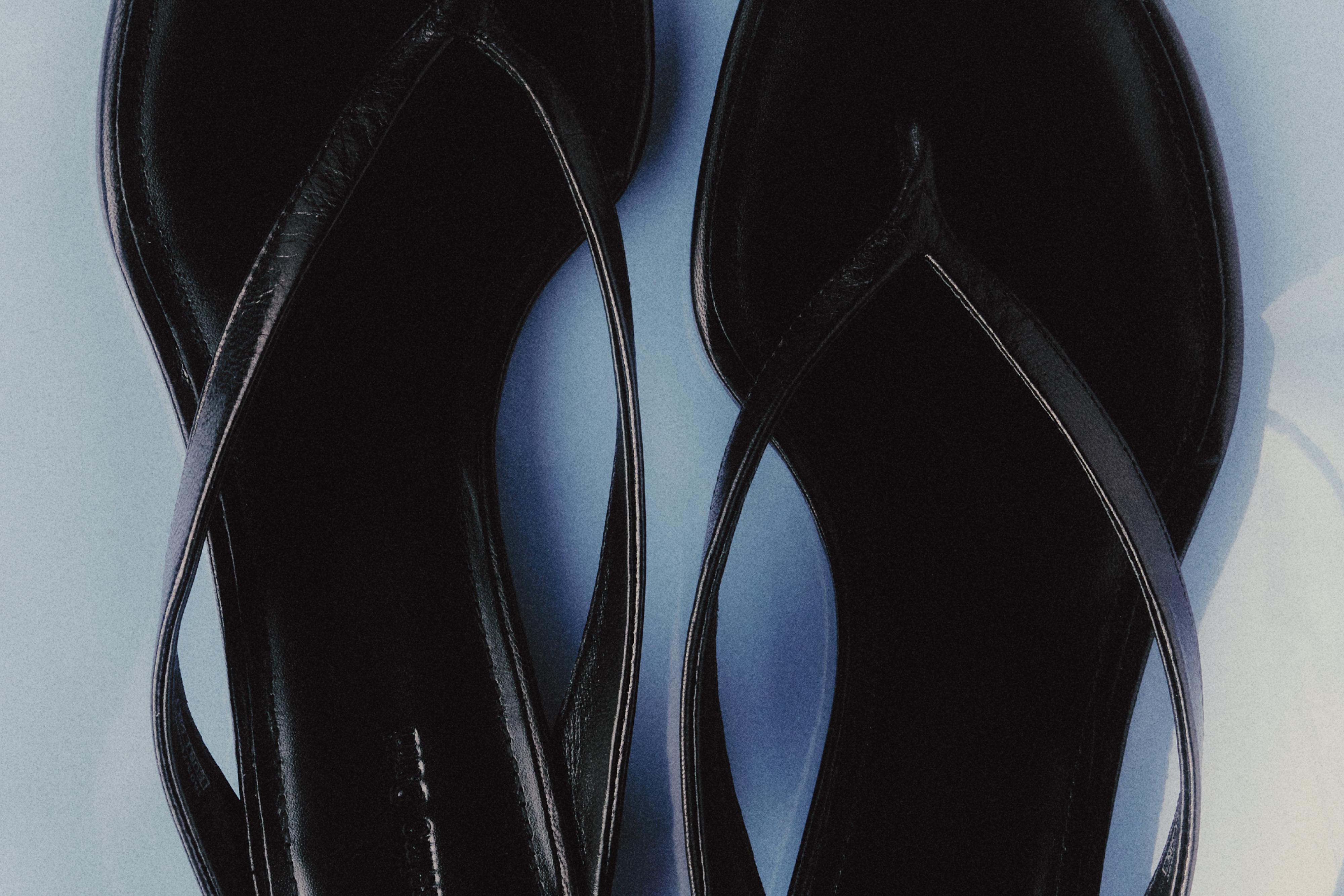 Mid-heel toe sandal — BLACK