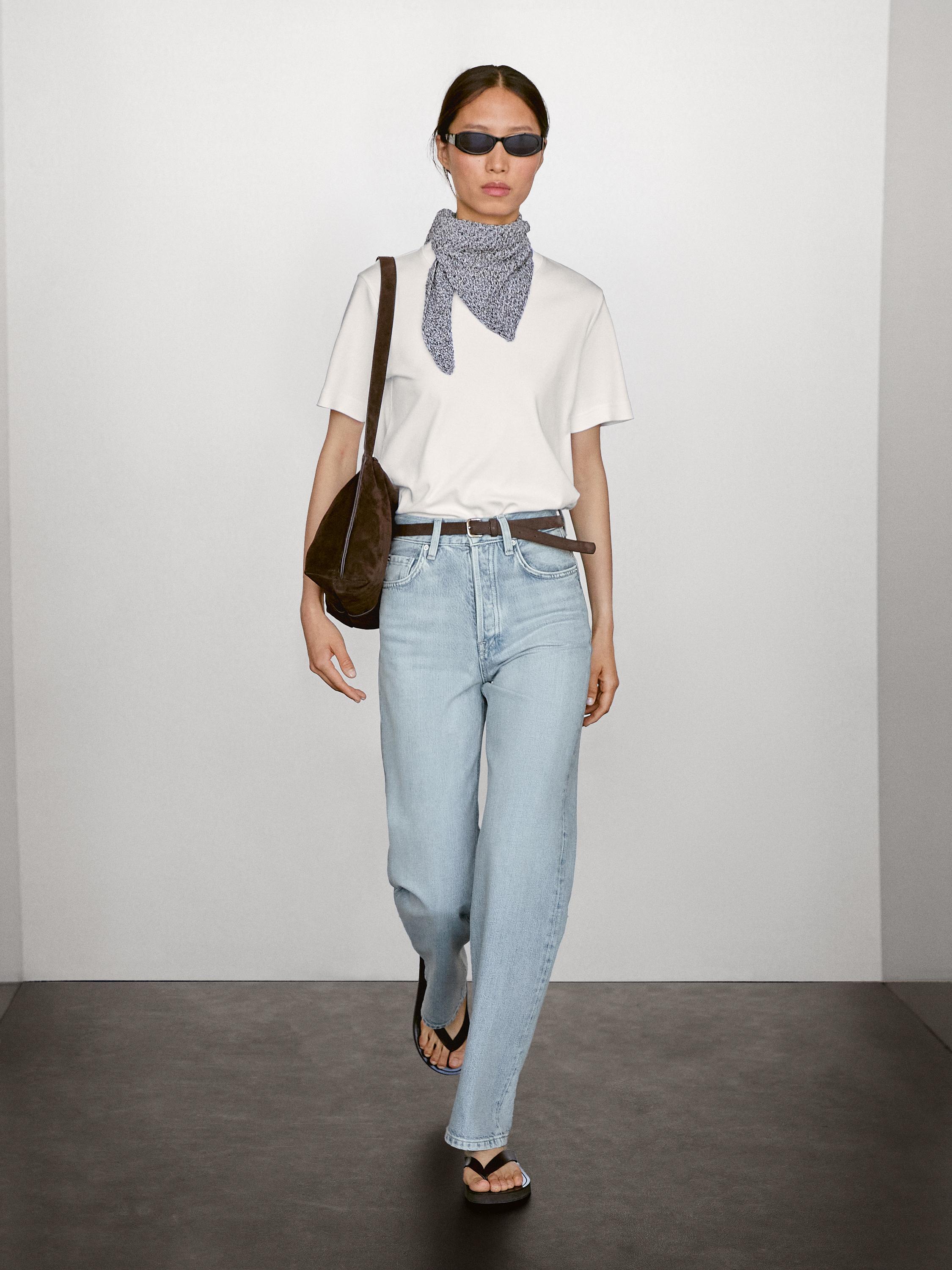 Round neck T-shirt