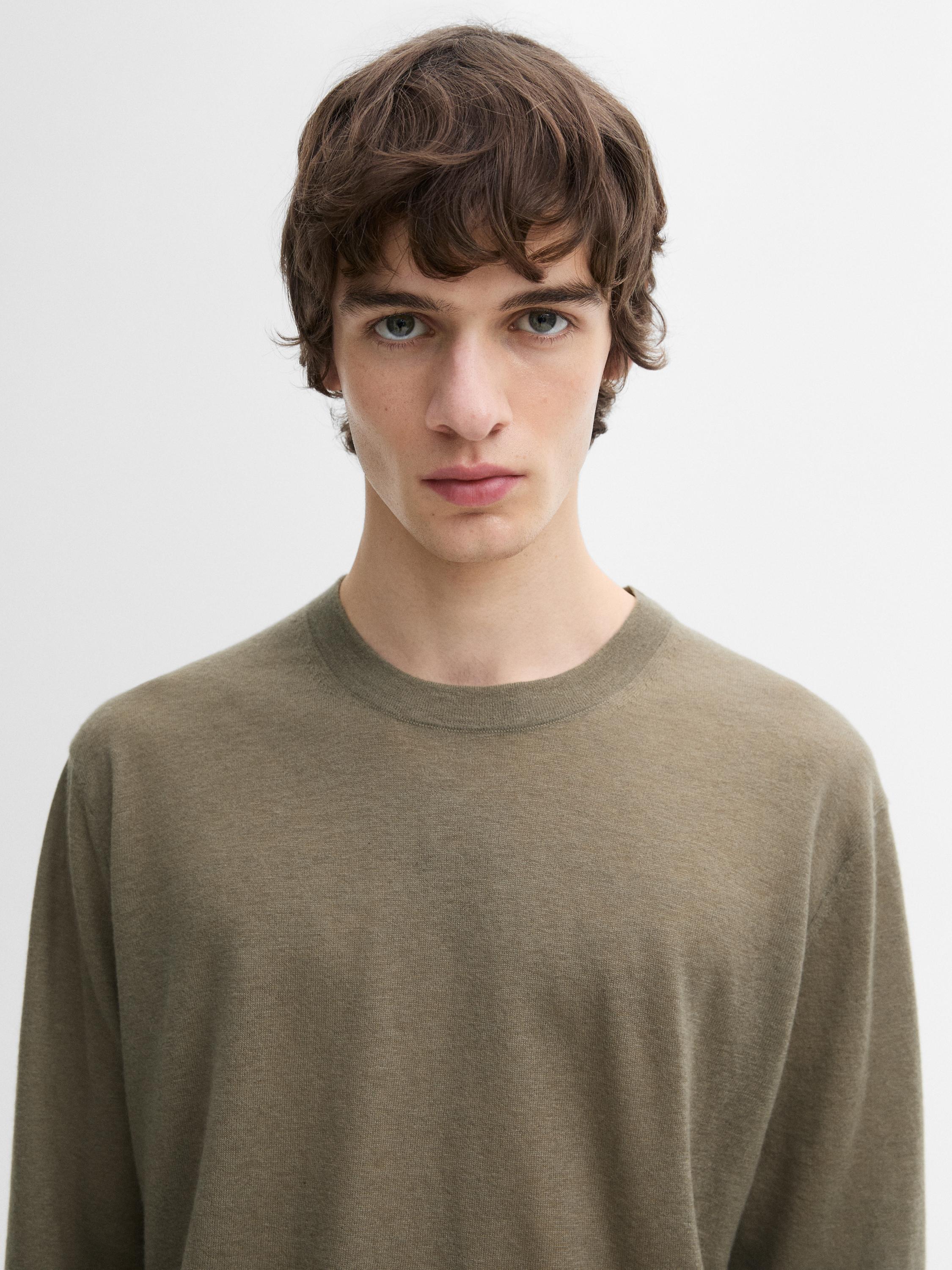 Lightweight knit 100% cashmere sweater