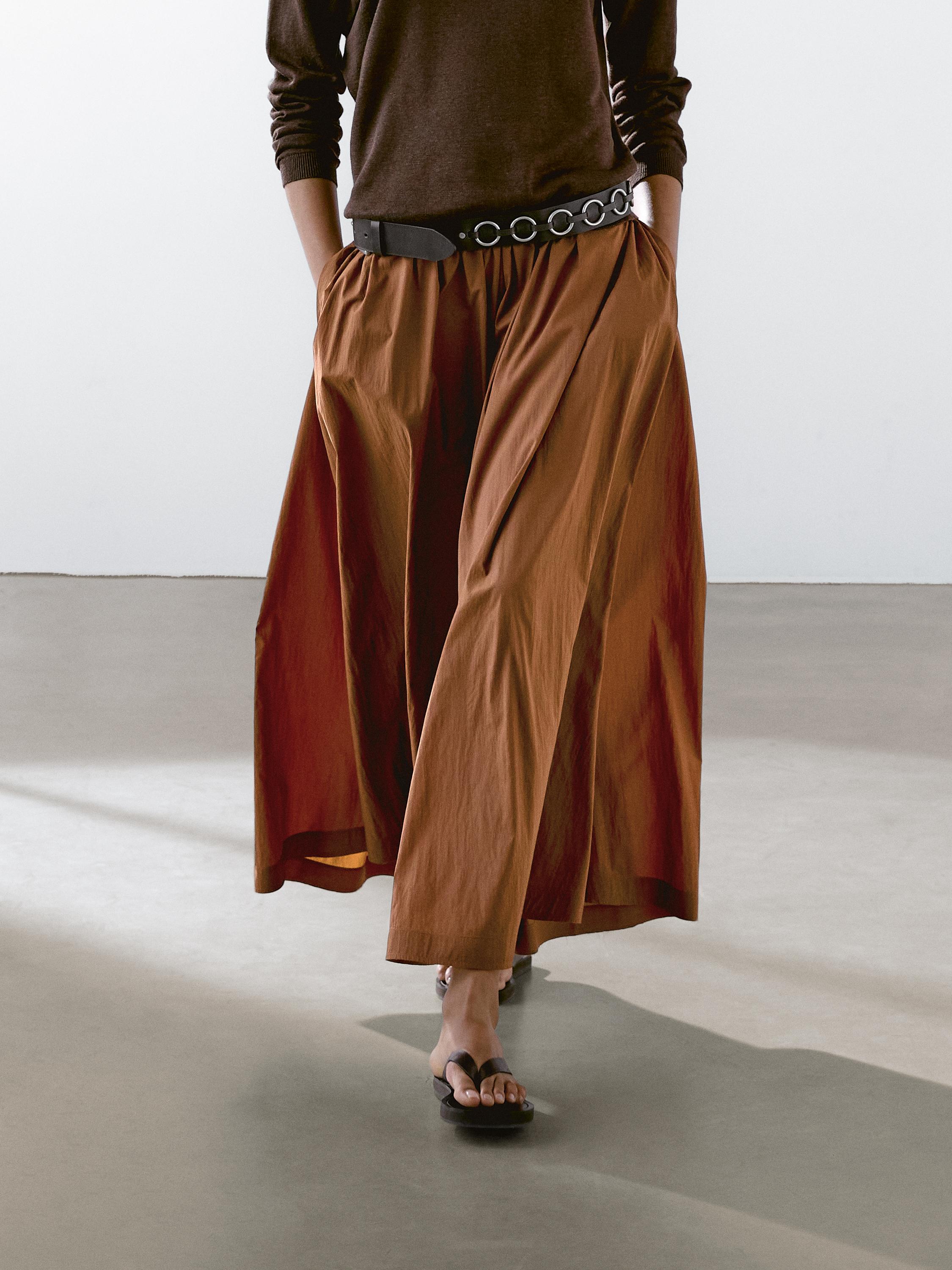 Elastic technical fabric skirt