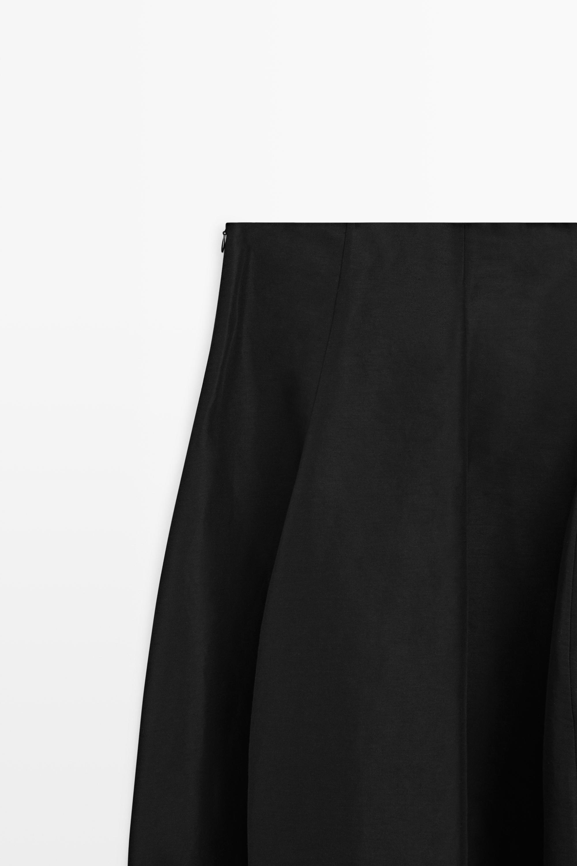 Flowing Seamed Midi Skirt - STUDIO — BLACK