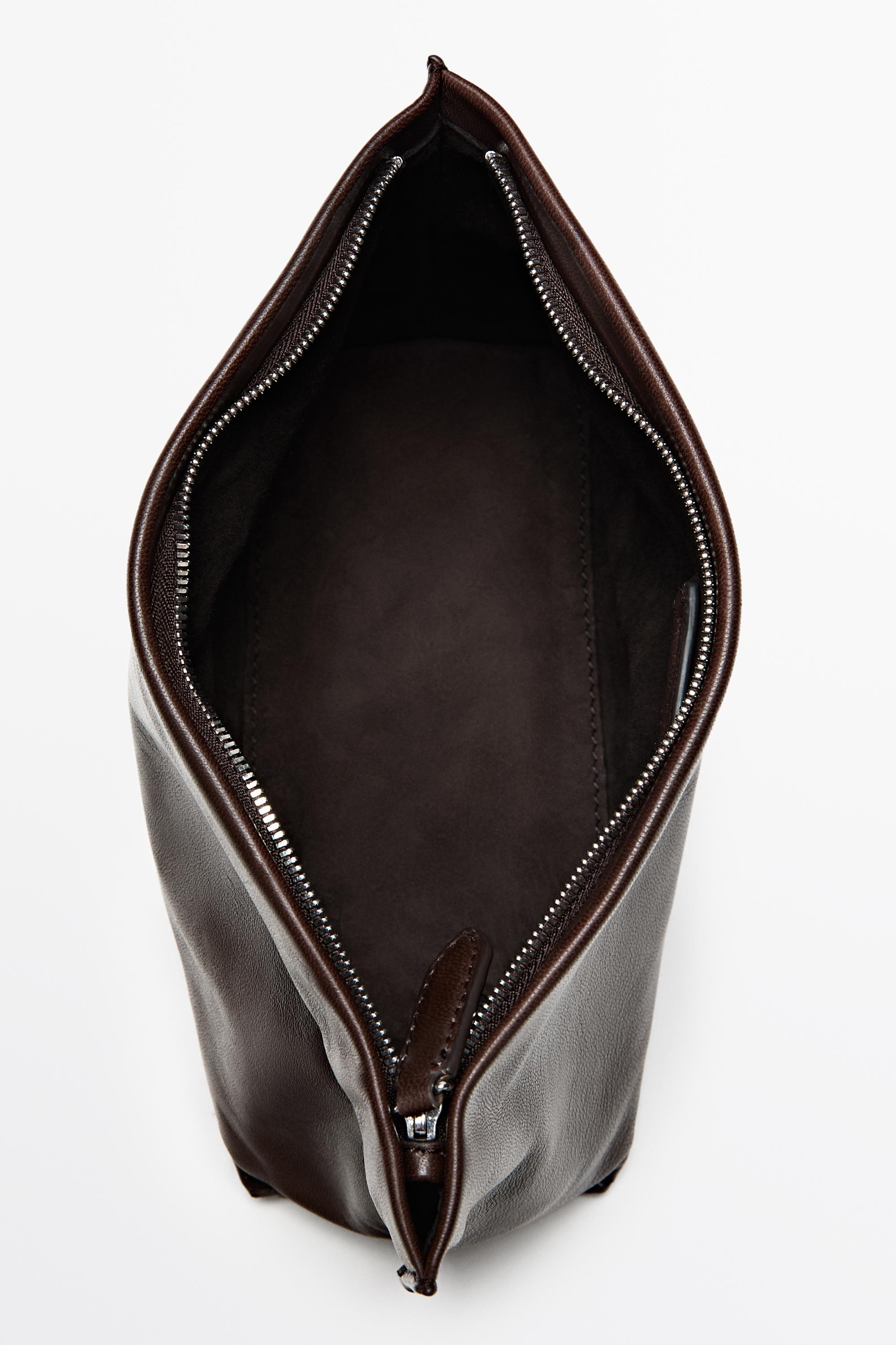 Soft nappa leather medium toiletry bag - thumbnail 4