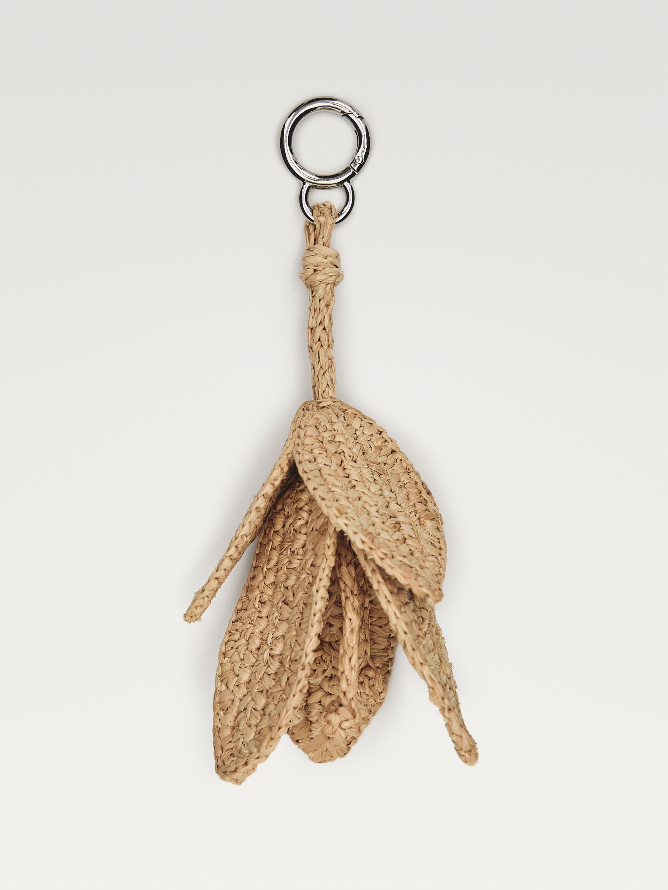 Charm en raphia fleur