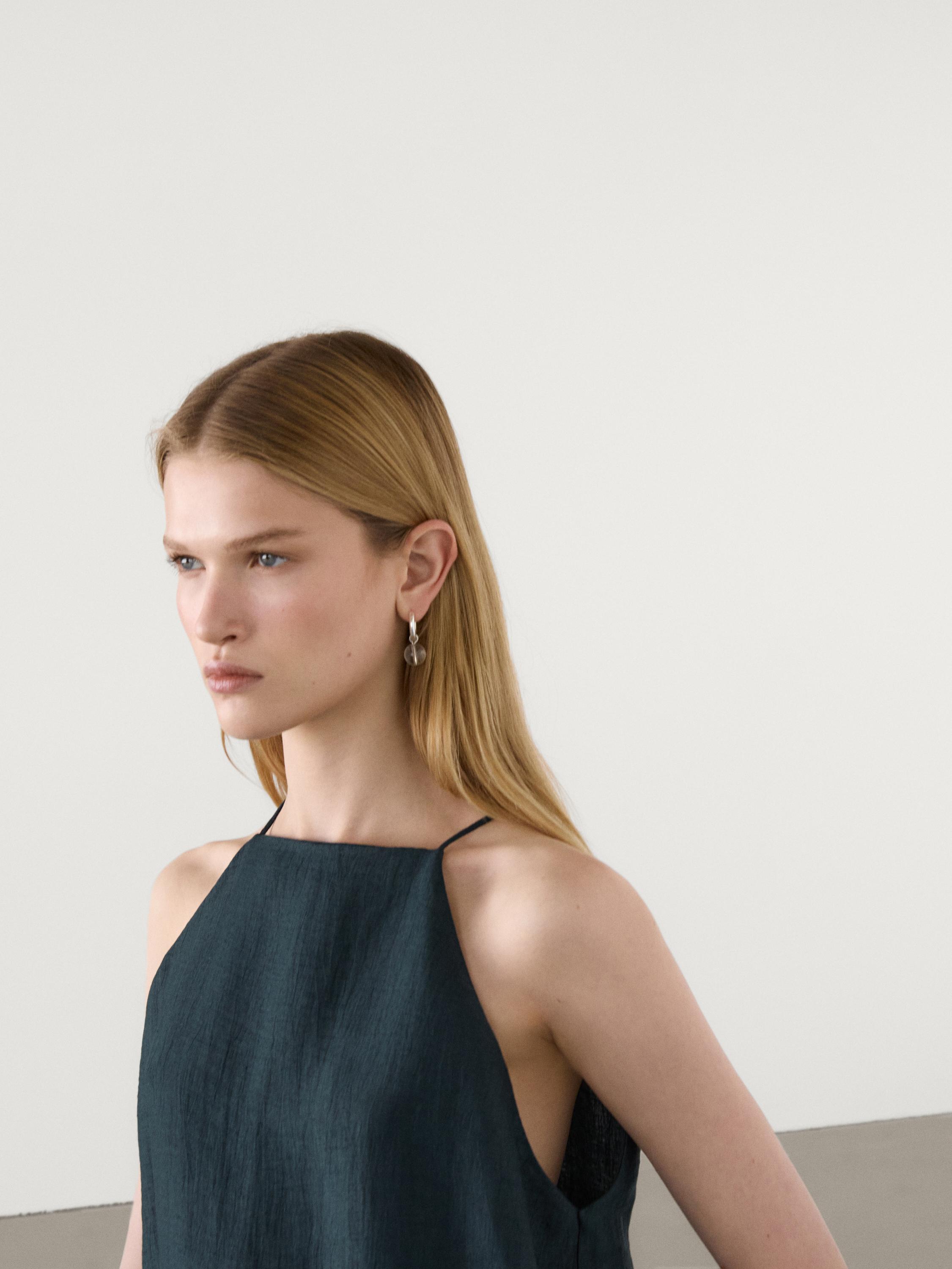 توب من الكتان المخلوط بظهر مفتوح