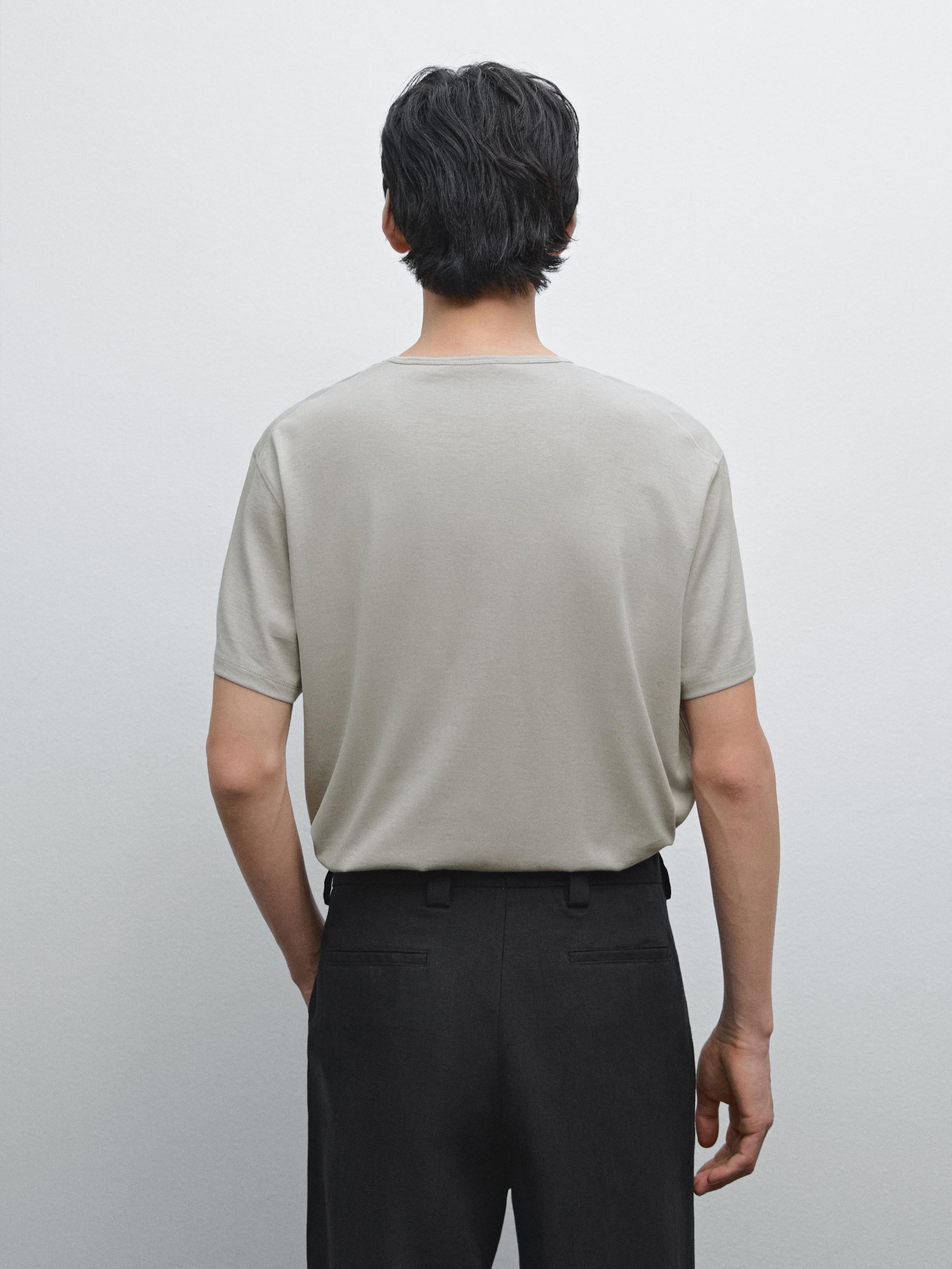 100% cotton lightweight T-shirt