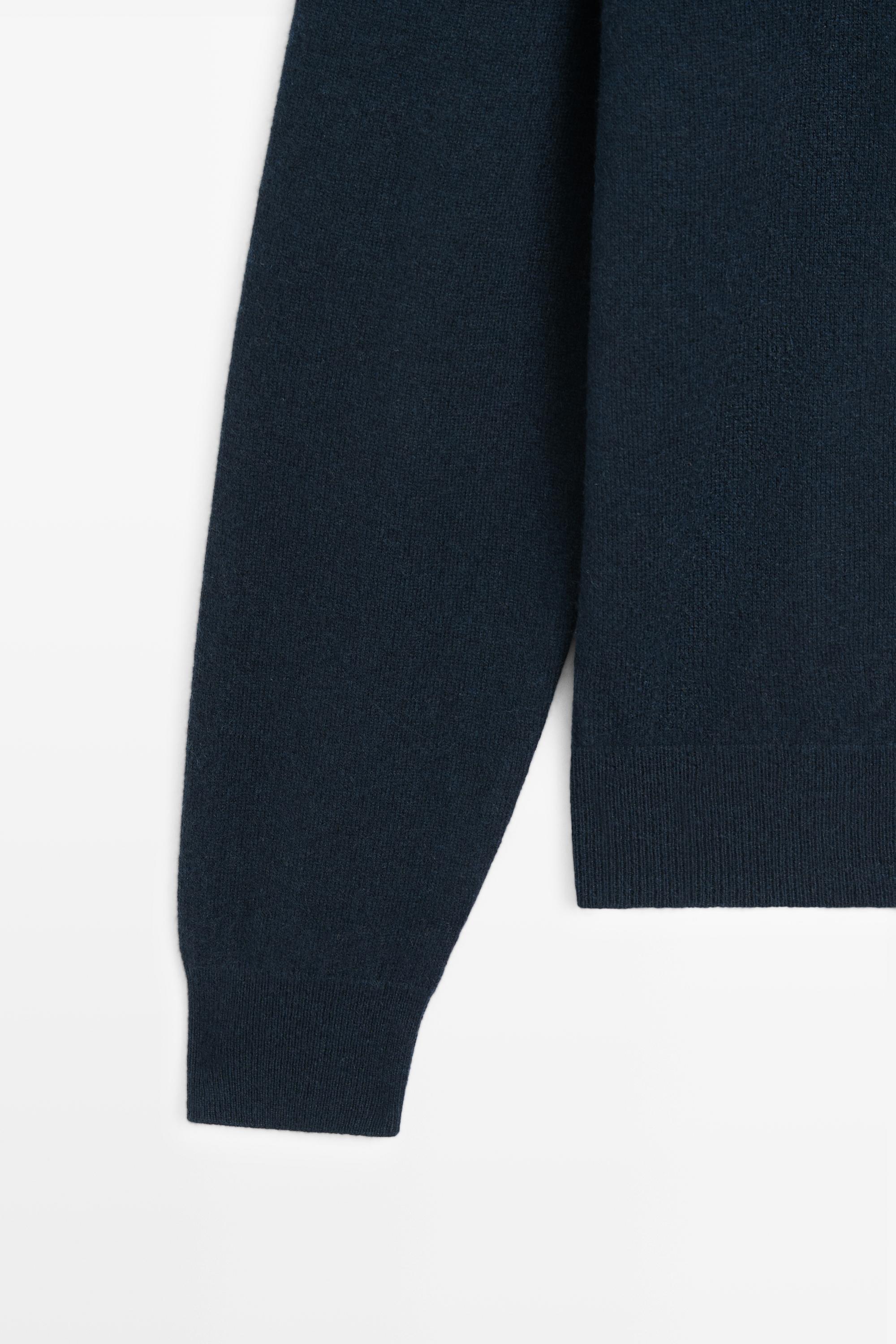 100% cashmere ribbed knit sweater — NAVY BLUE