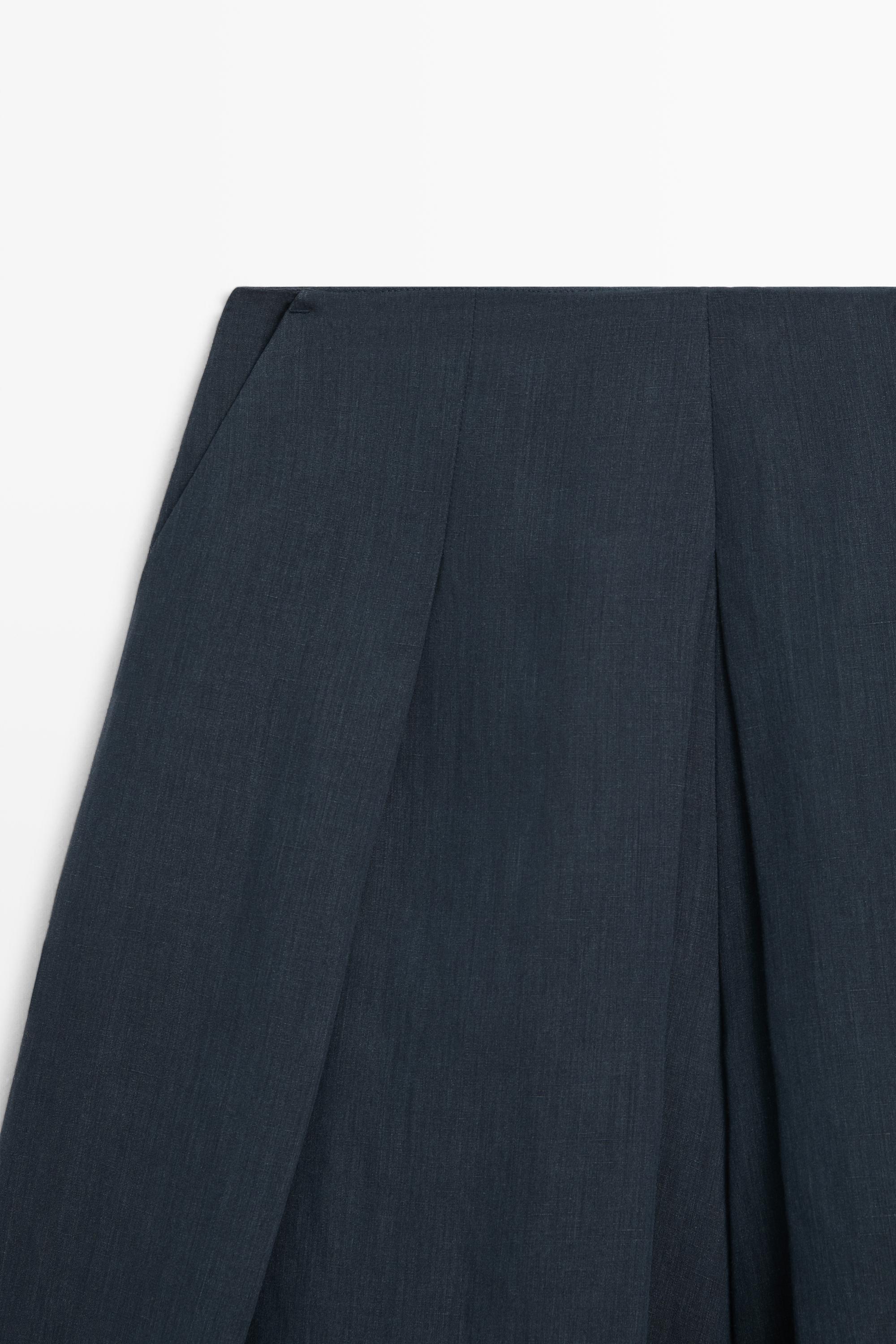Linen blend Bermuda shorts with pleats — BLUE
