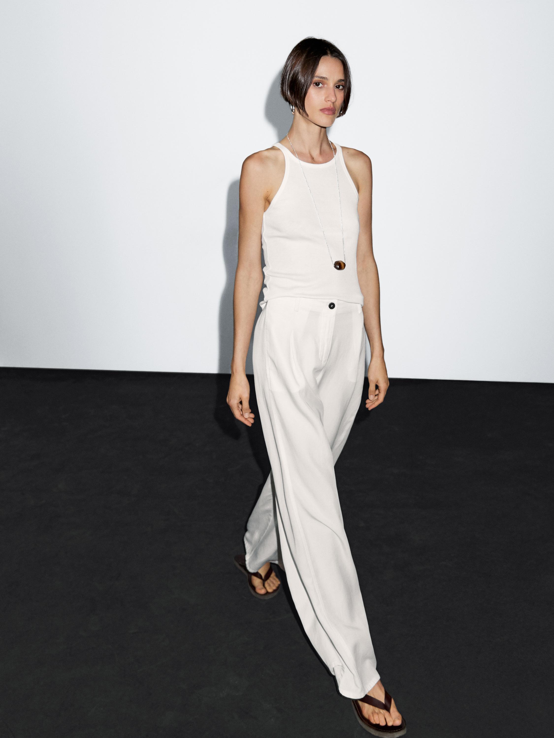 Flowing barrel fit trousers with seam detail