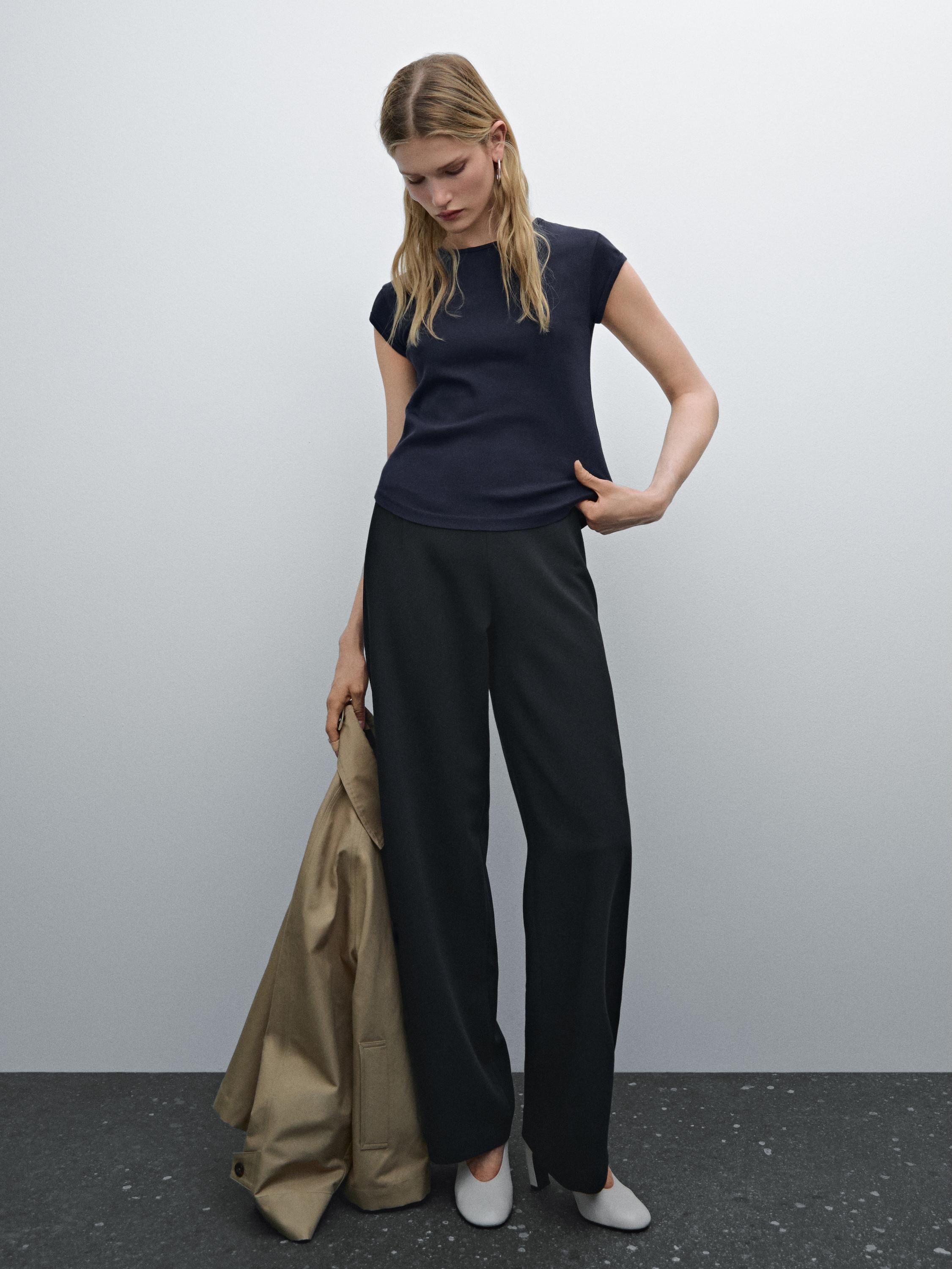 100% cotton T-shirt with rounded hem