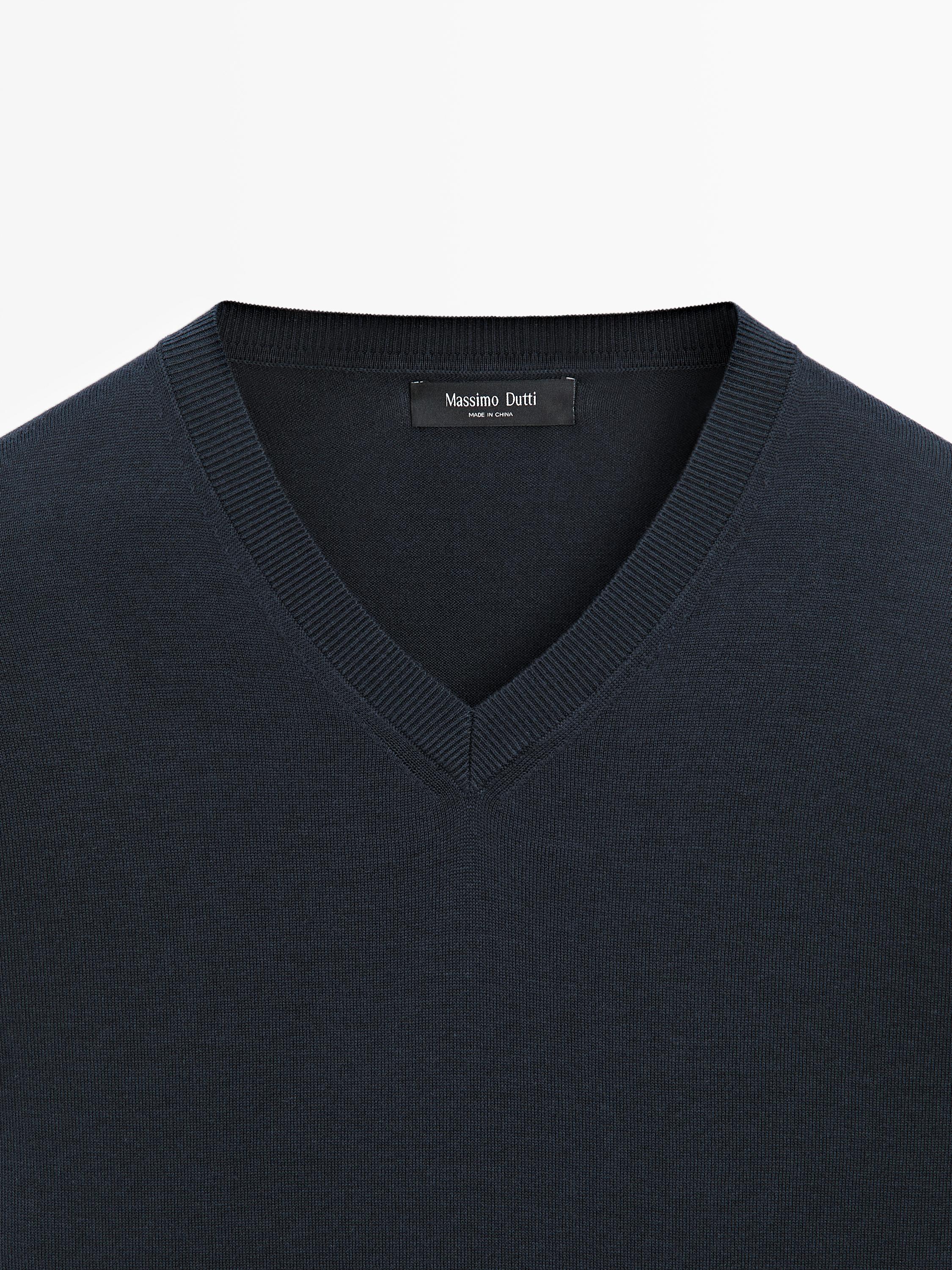 Cotton blend V-neck knit sweater — NAVY BLUE
