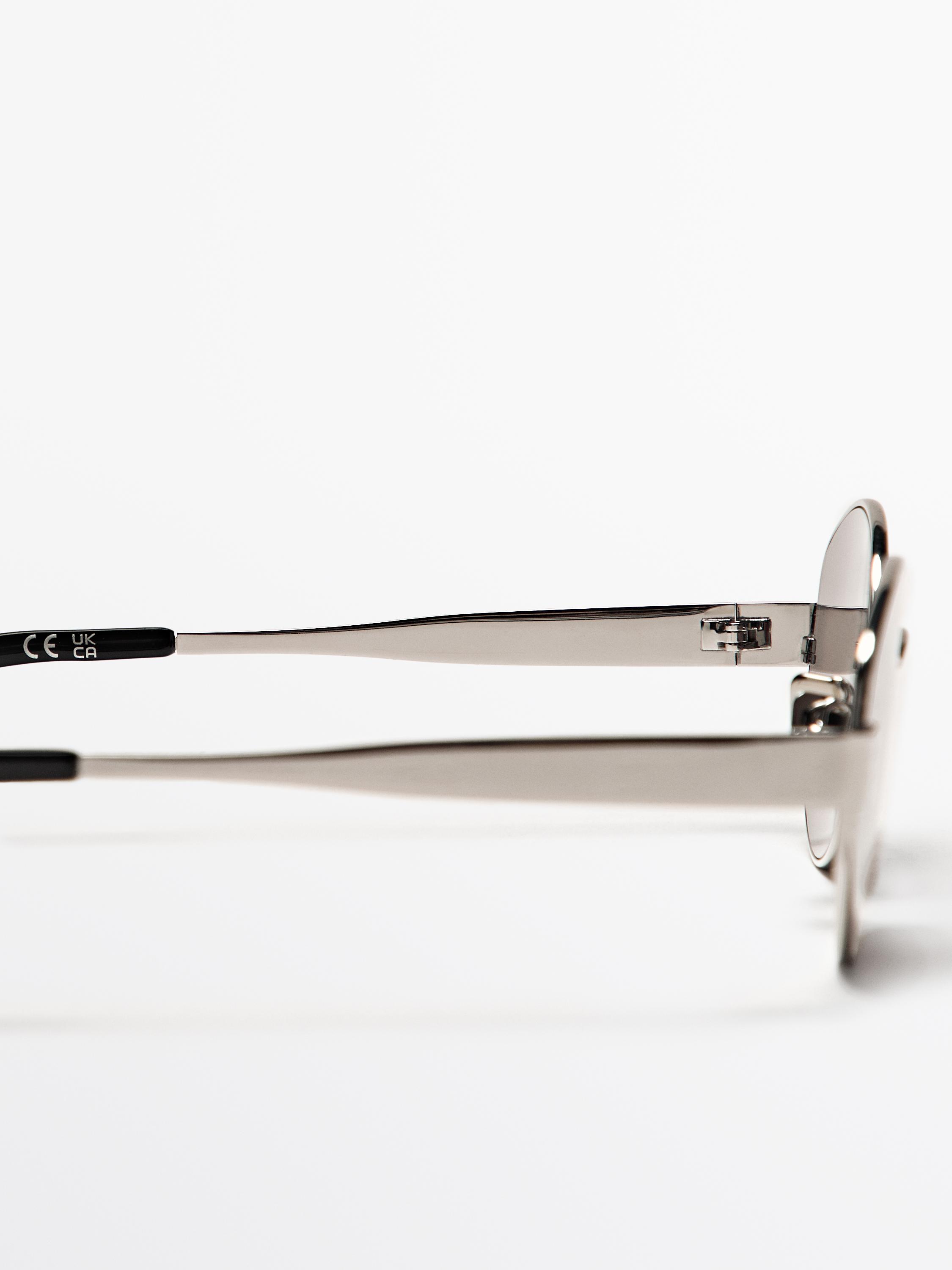 Oval metal sunglasses