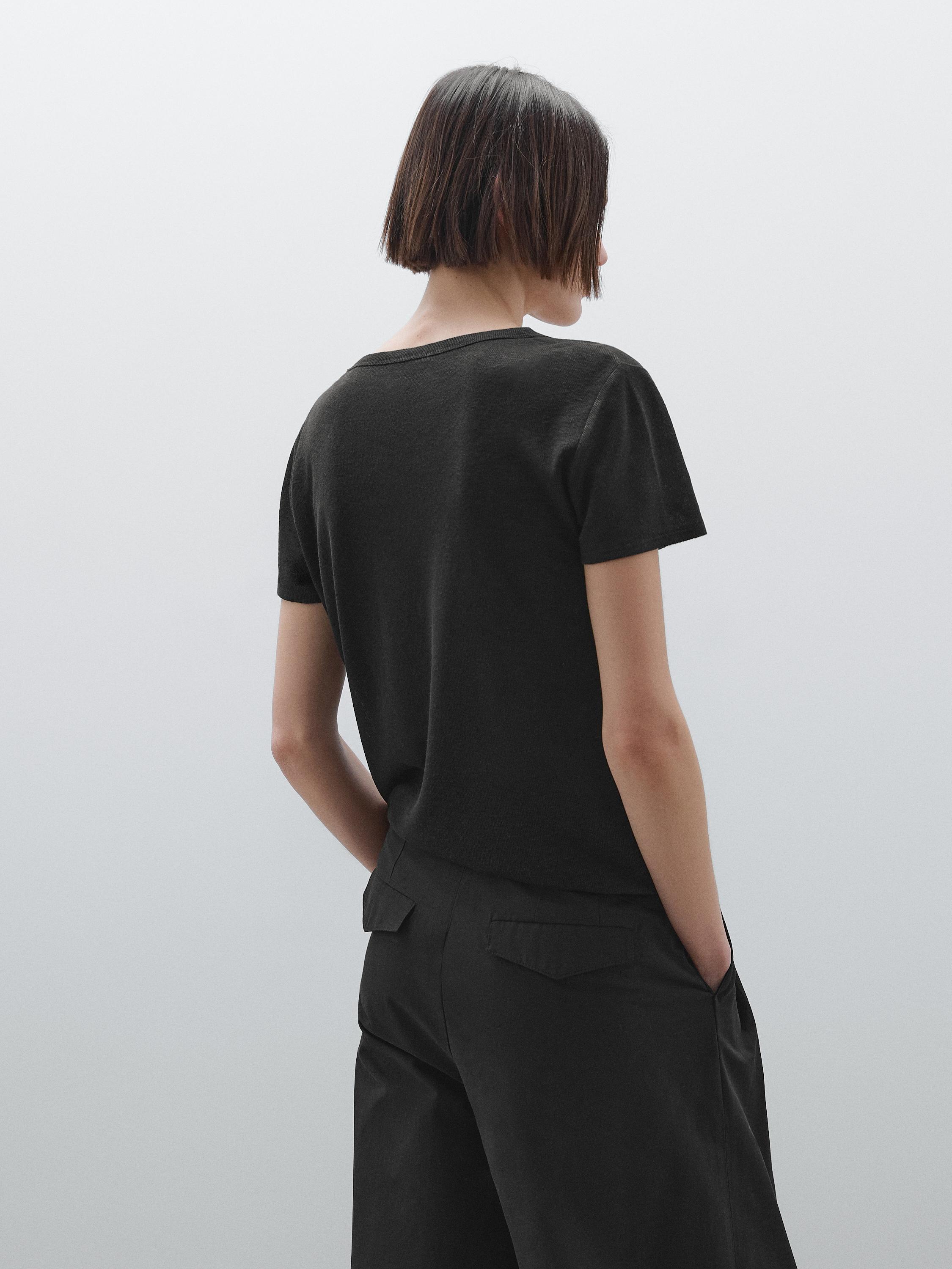 100% linen V-neck T-shirt