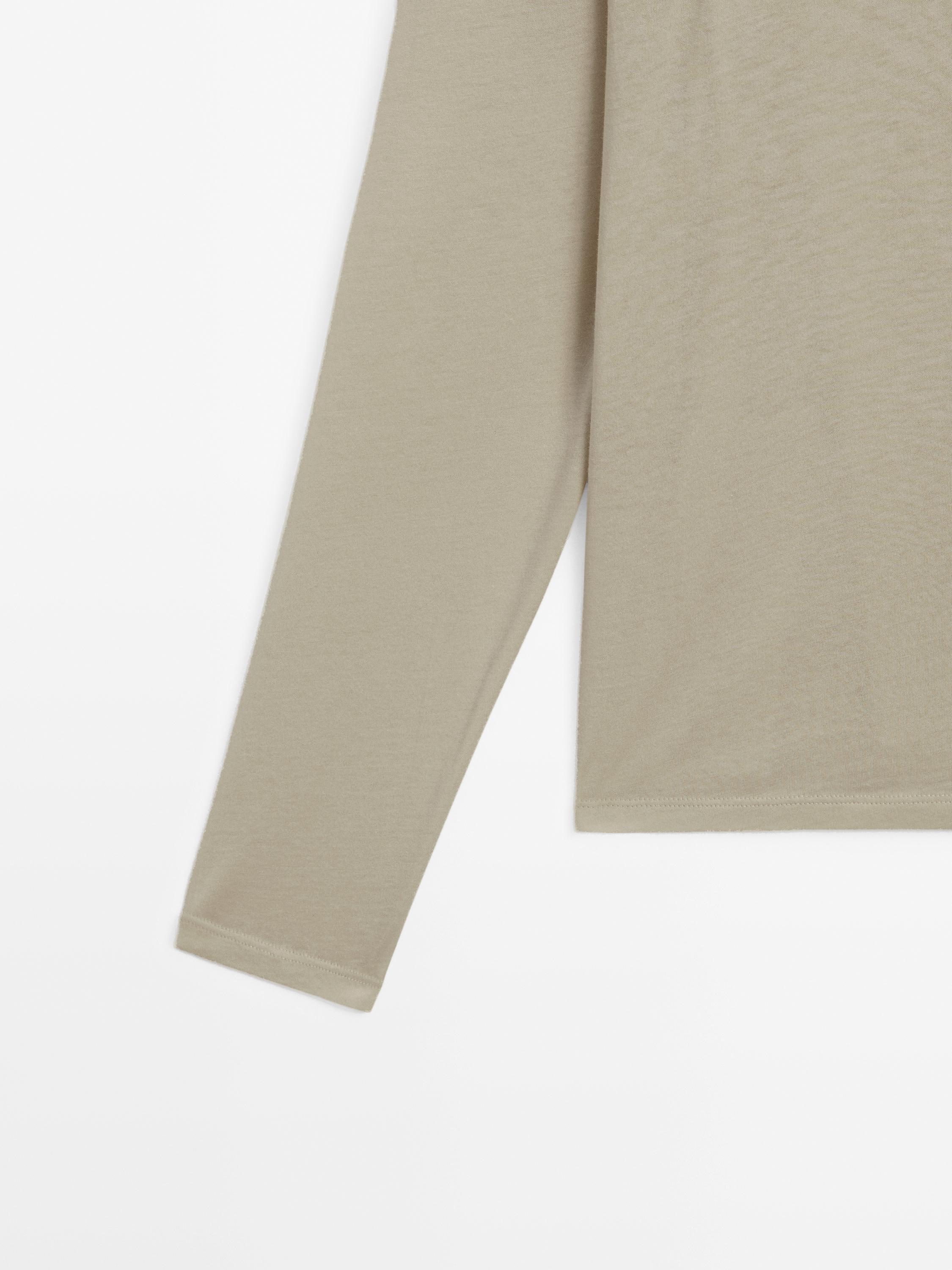 Slim-fit cotton T-shirt with long sleeves