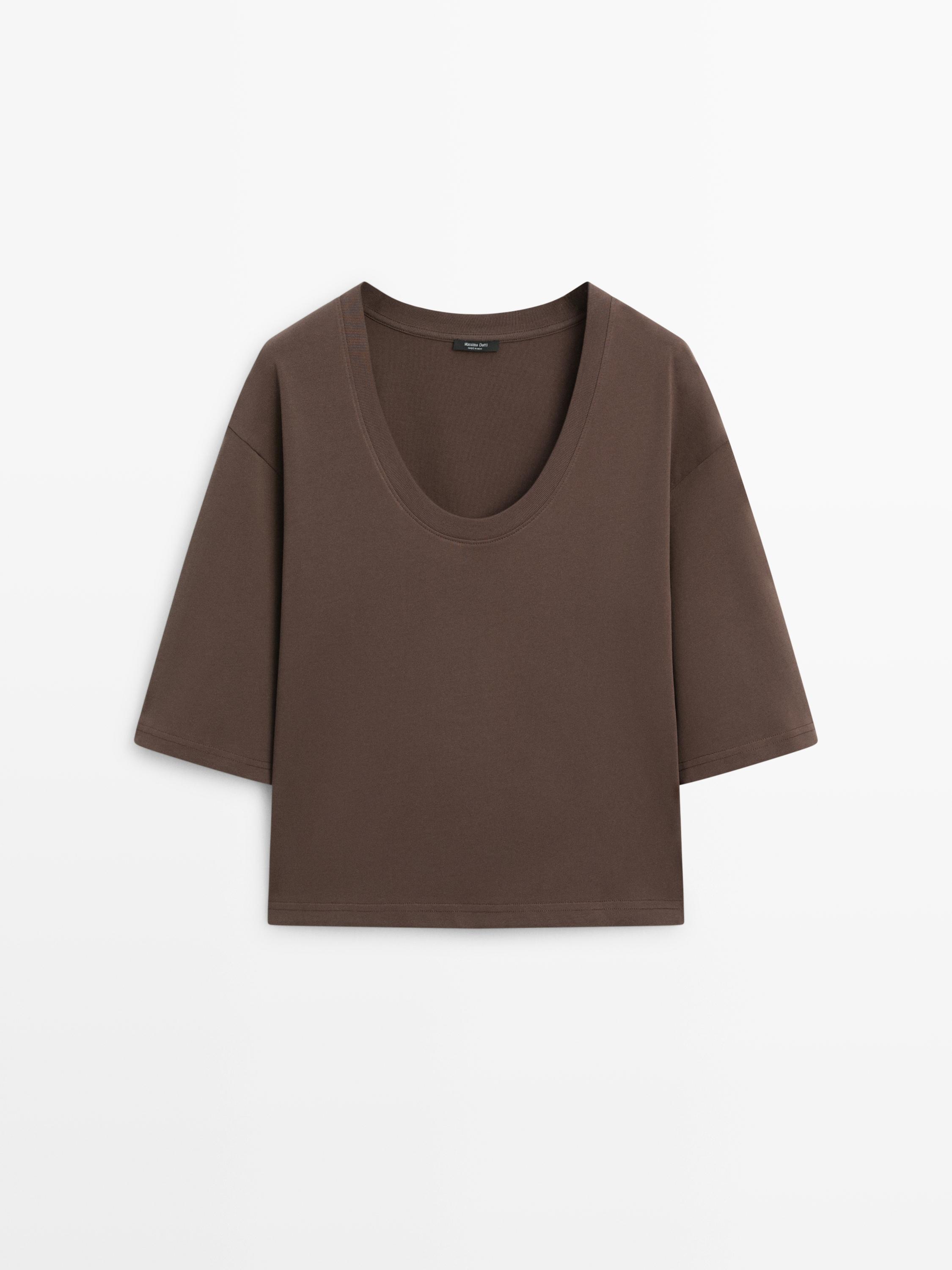 футболка из 100% хлопка с широким вырезом