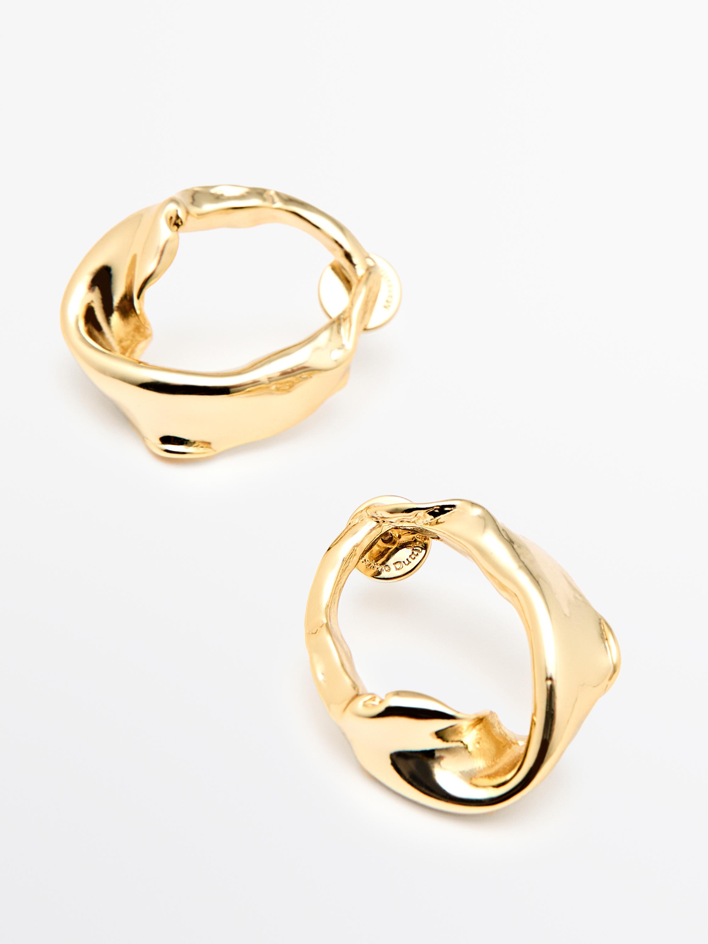 Ebakorrapärased kõrvarõngad