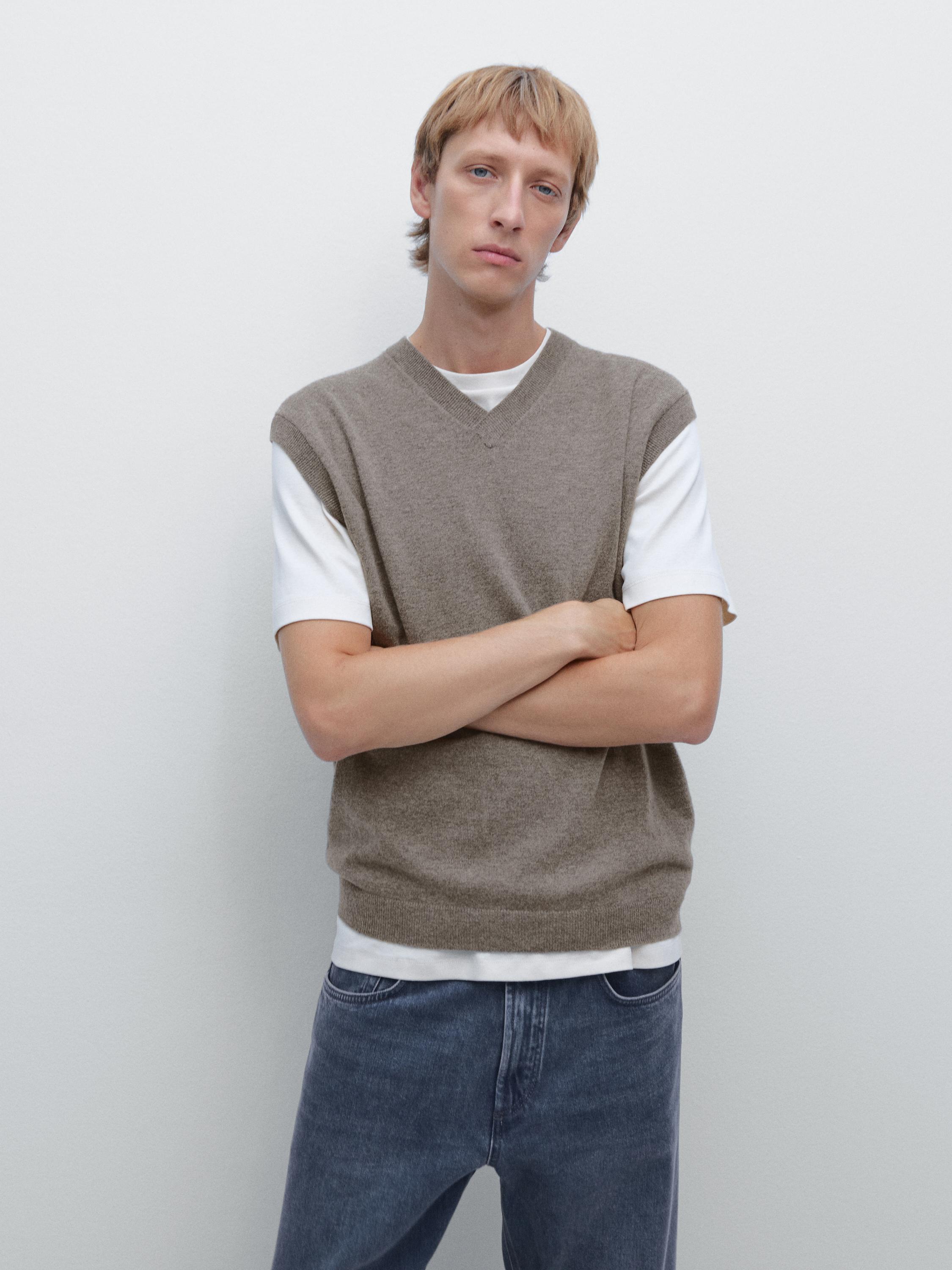 Wool blend V-neck vest