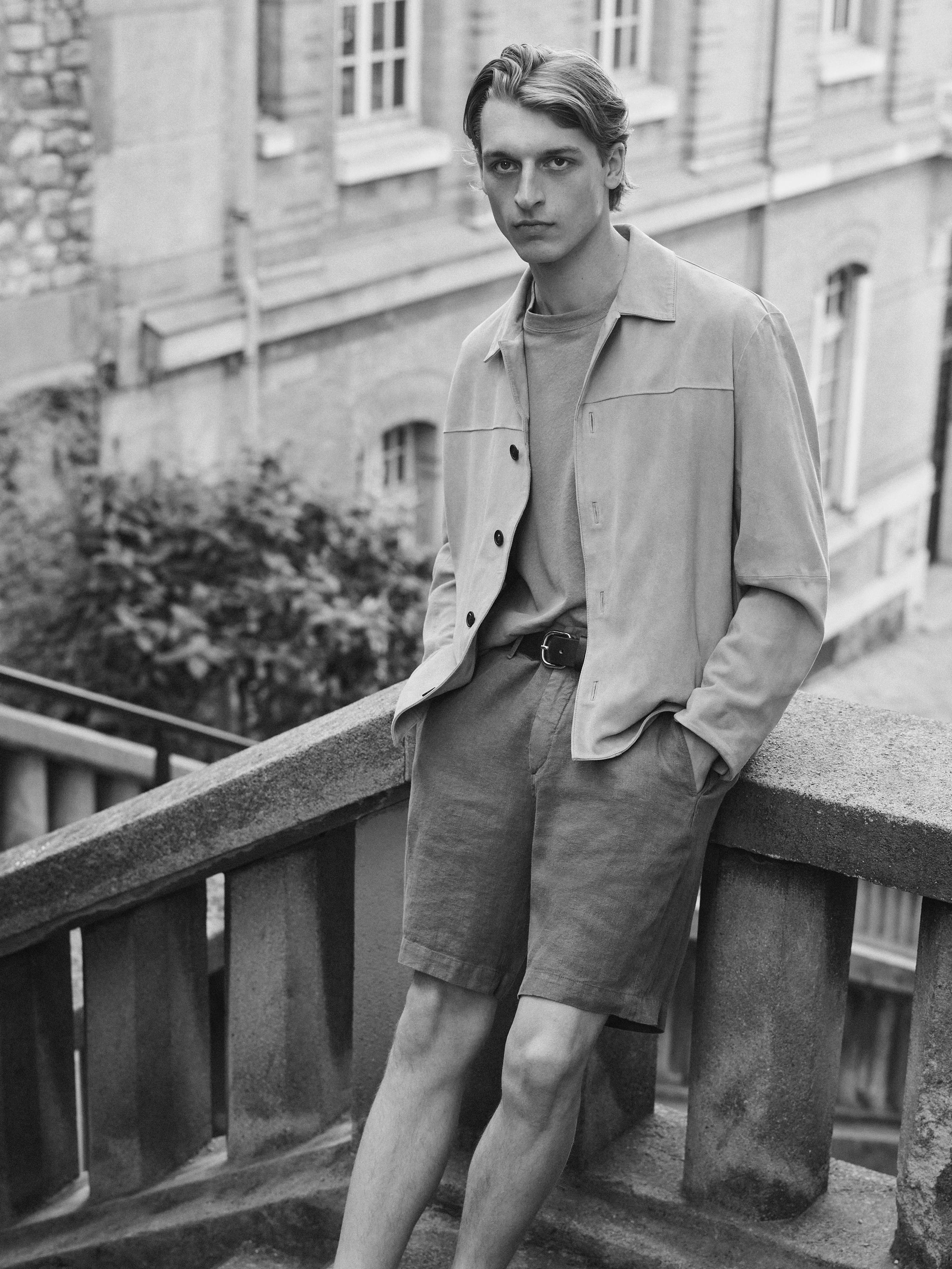 Giacca corta in pelle scamosciata