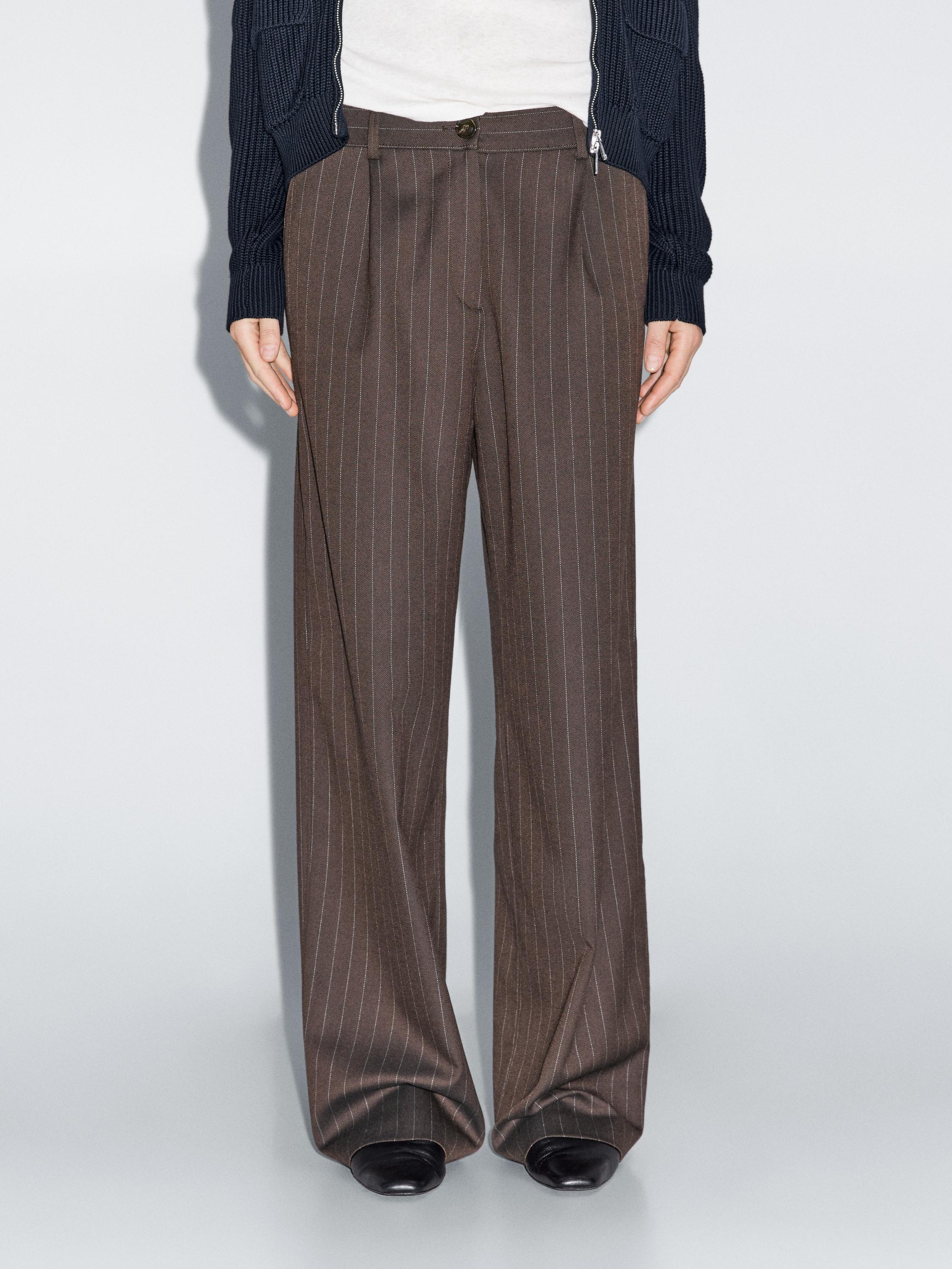 Finstripet bukse med brede ben