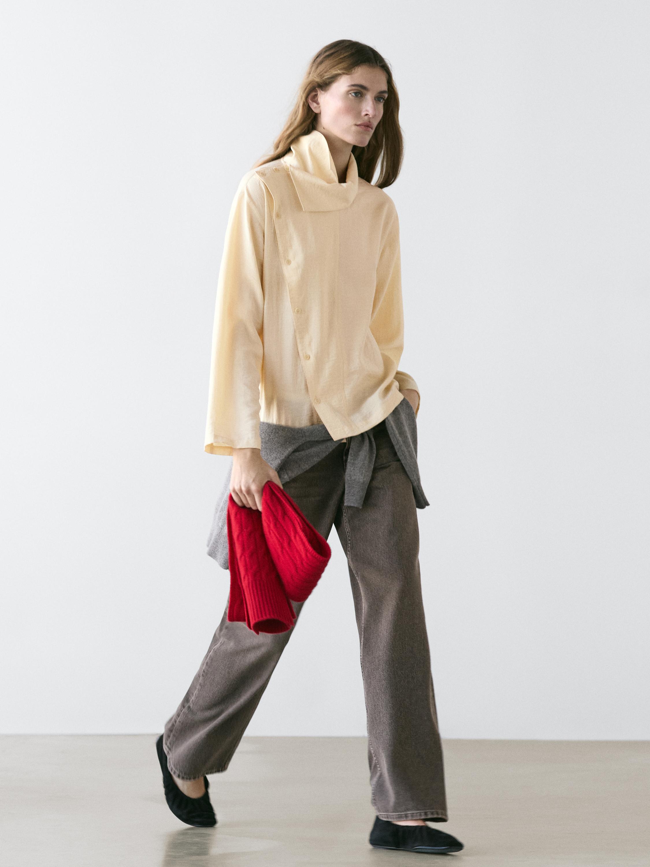 قميص غير متماثل بأزرار