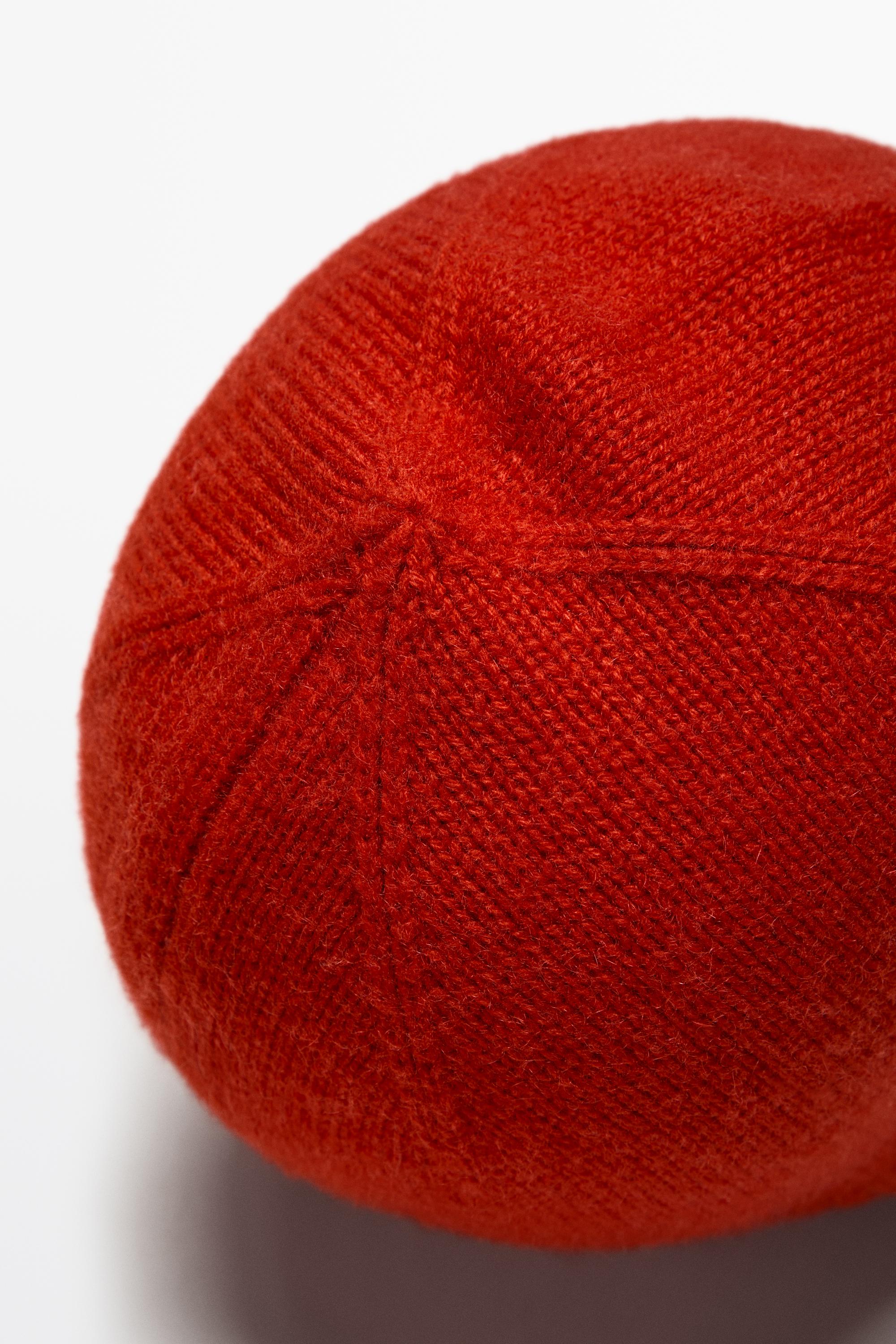 100% cashmere tie-detail beanie — RED