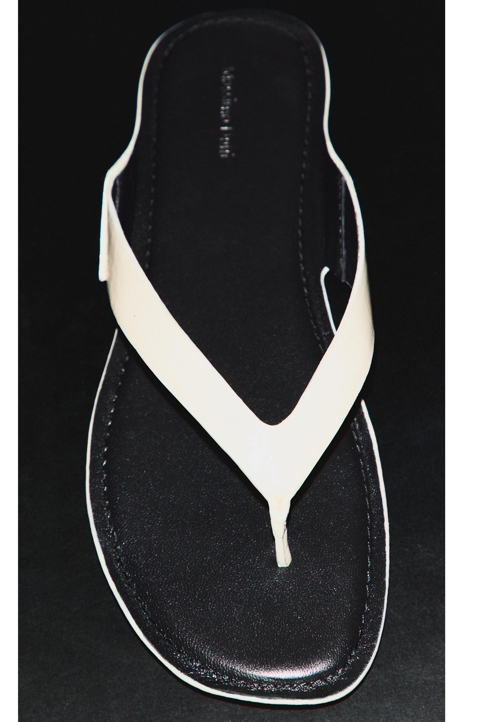 Flat leather sandals — CREAM