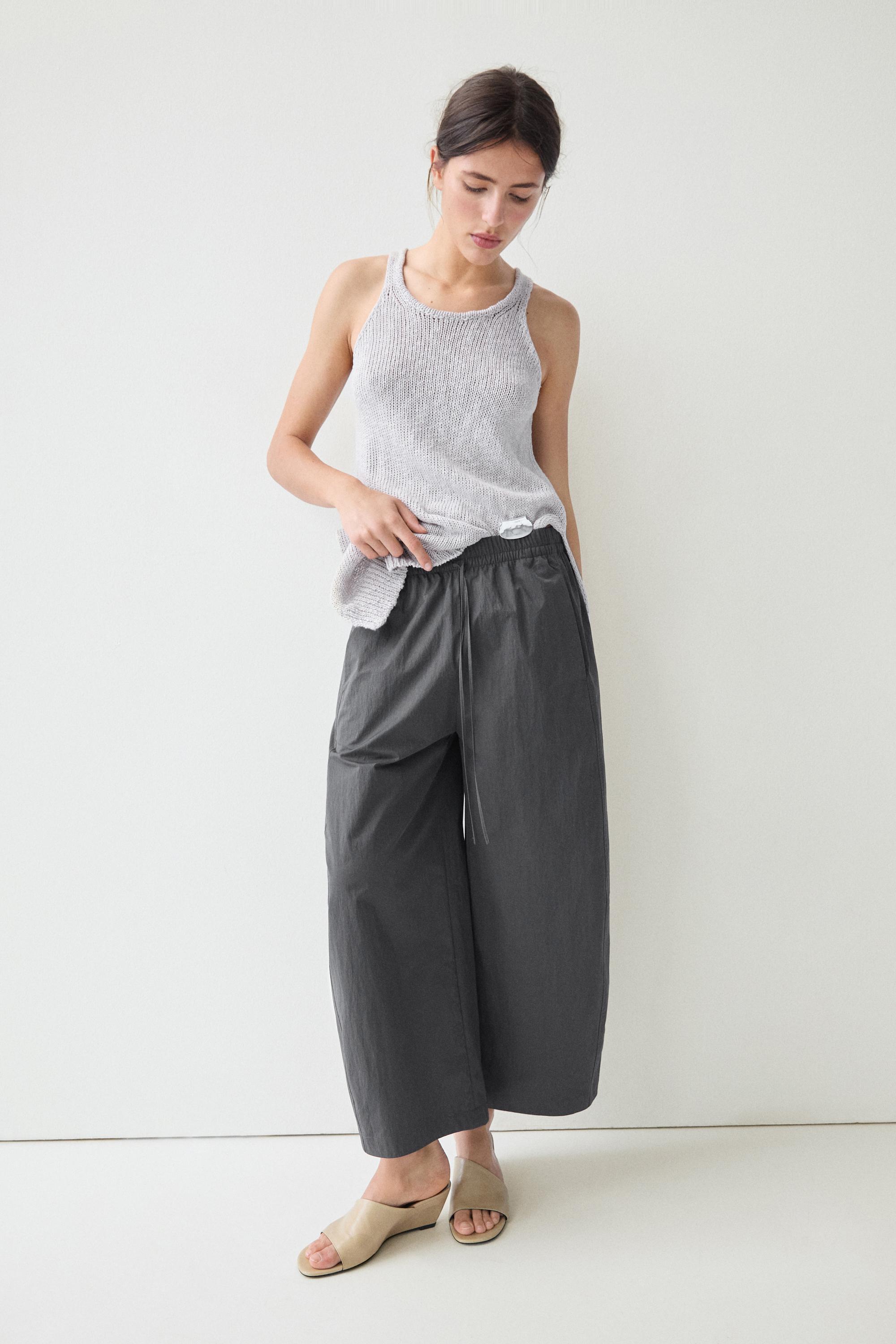 Cropped technical barrel fit pants — Blue