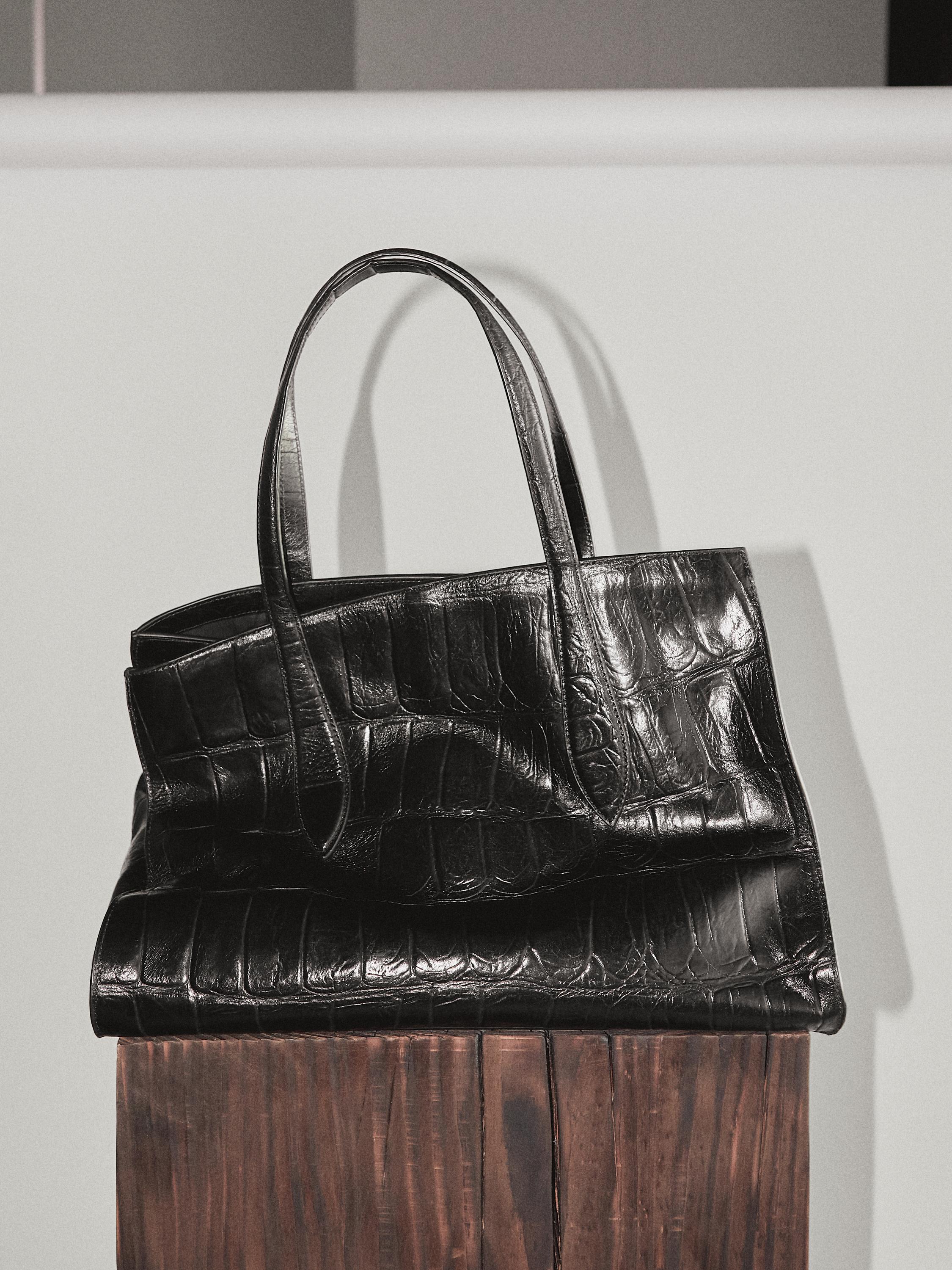 Nappa leather maxi icon bag