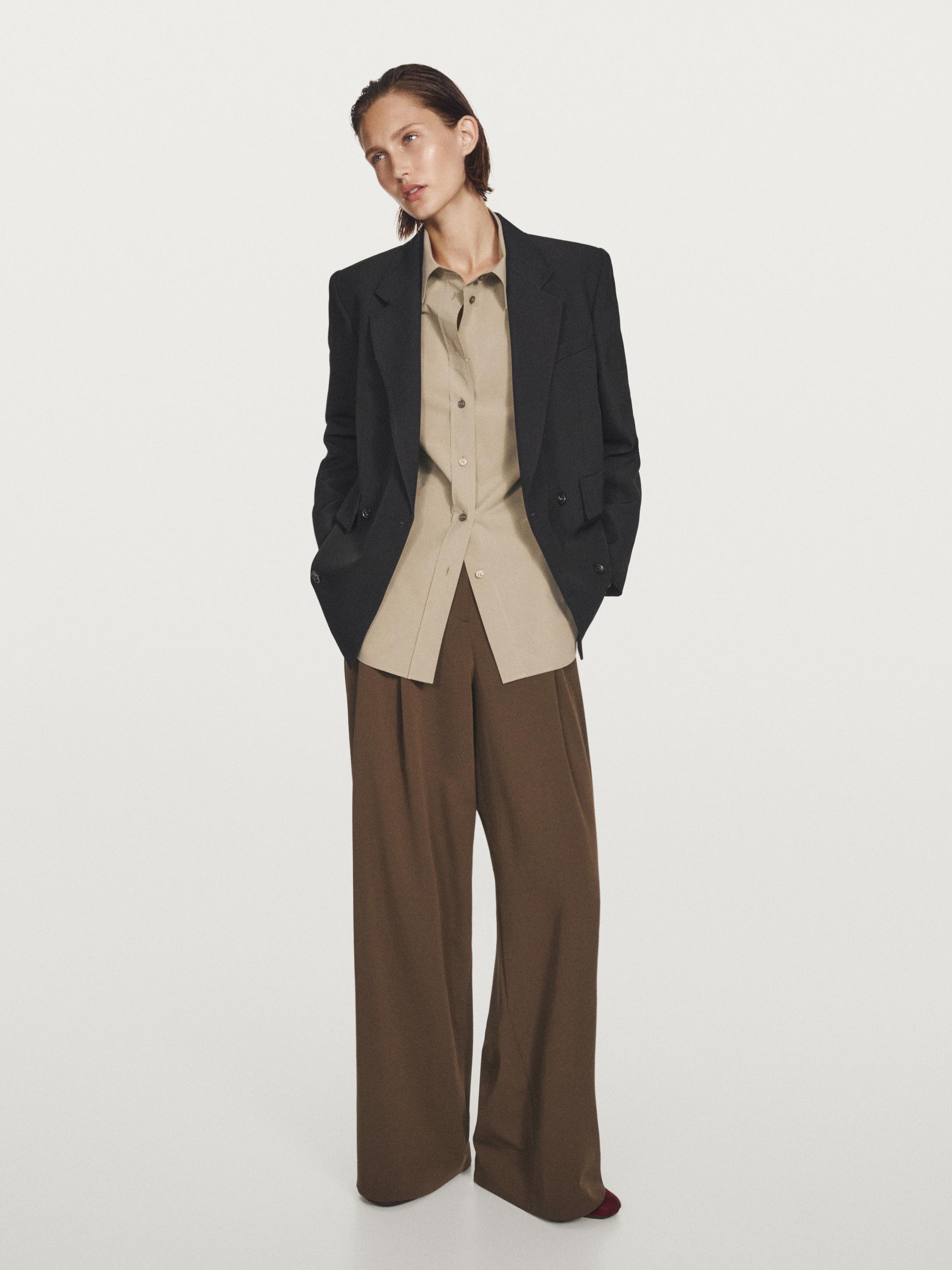 Flowing shirt with shirt collar
