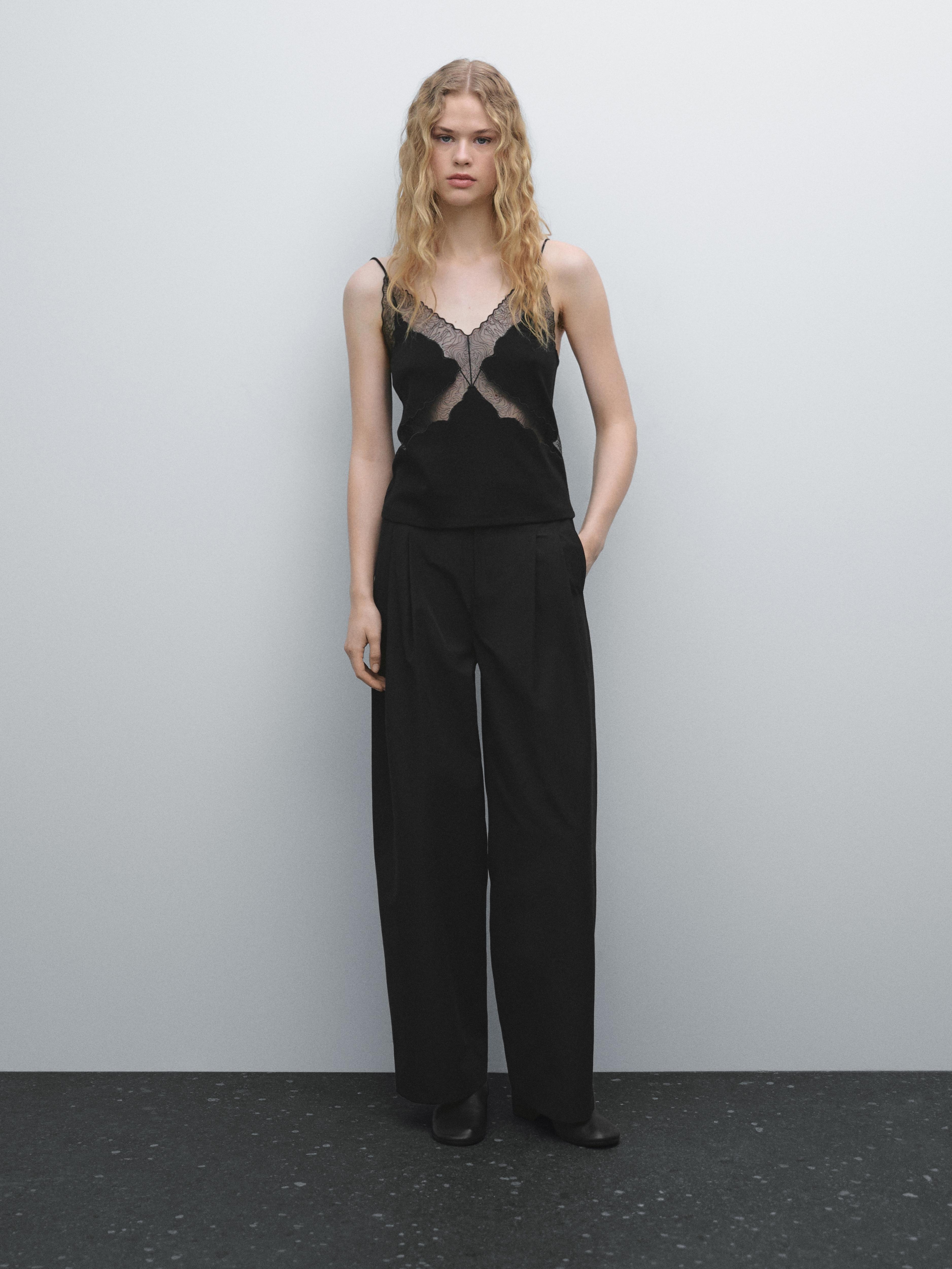 Top à bretelles avec décolleté en dentelle