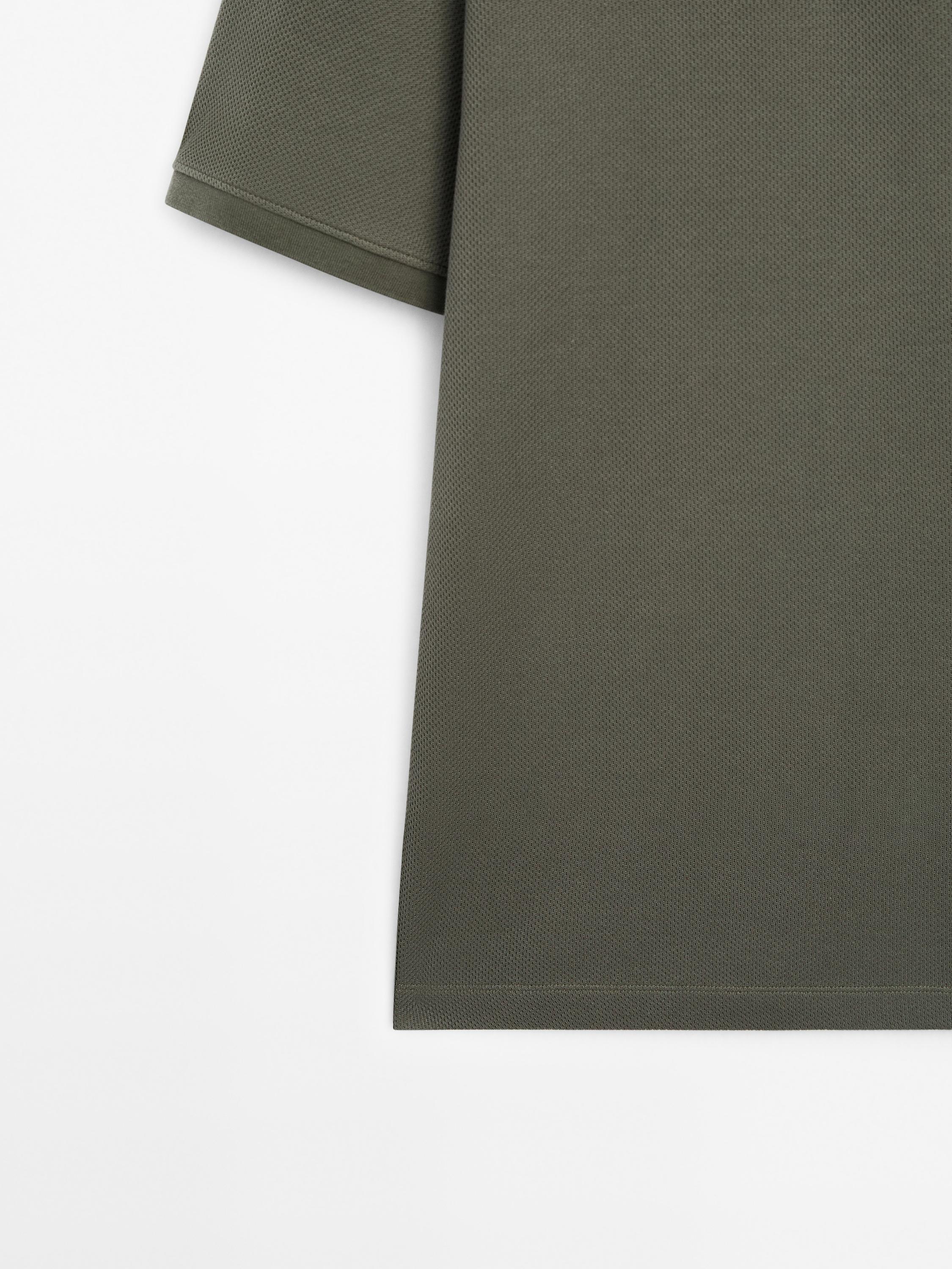 Short sleeve micro-textured polo shirt