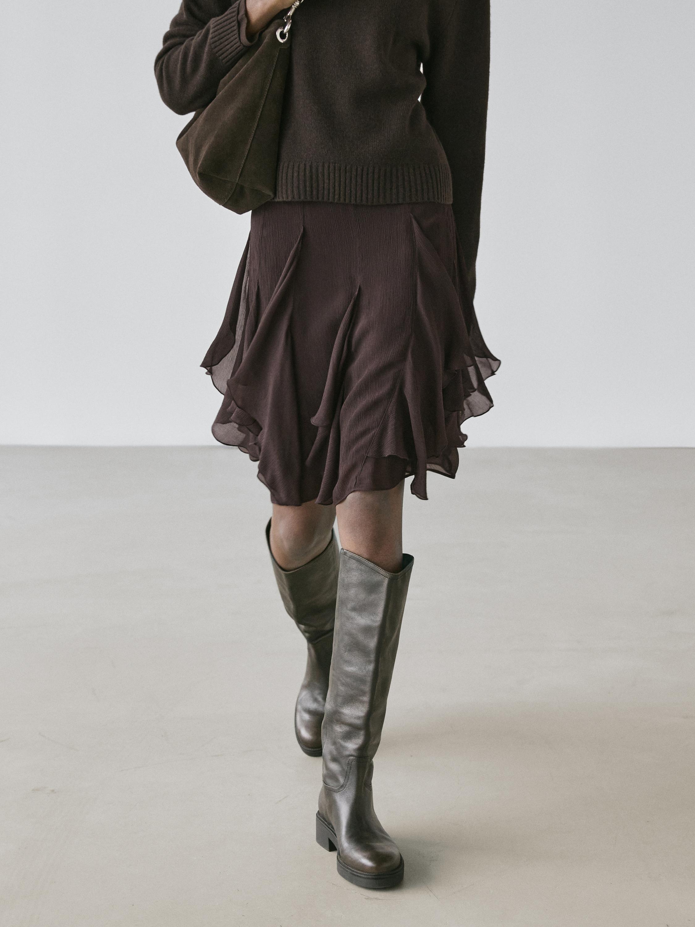 Asymmetric skirt with ruffles