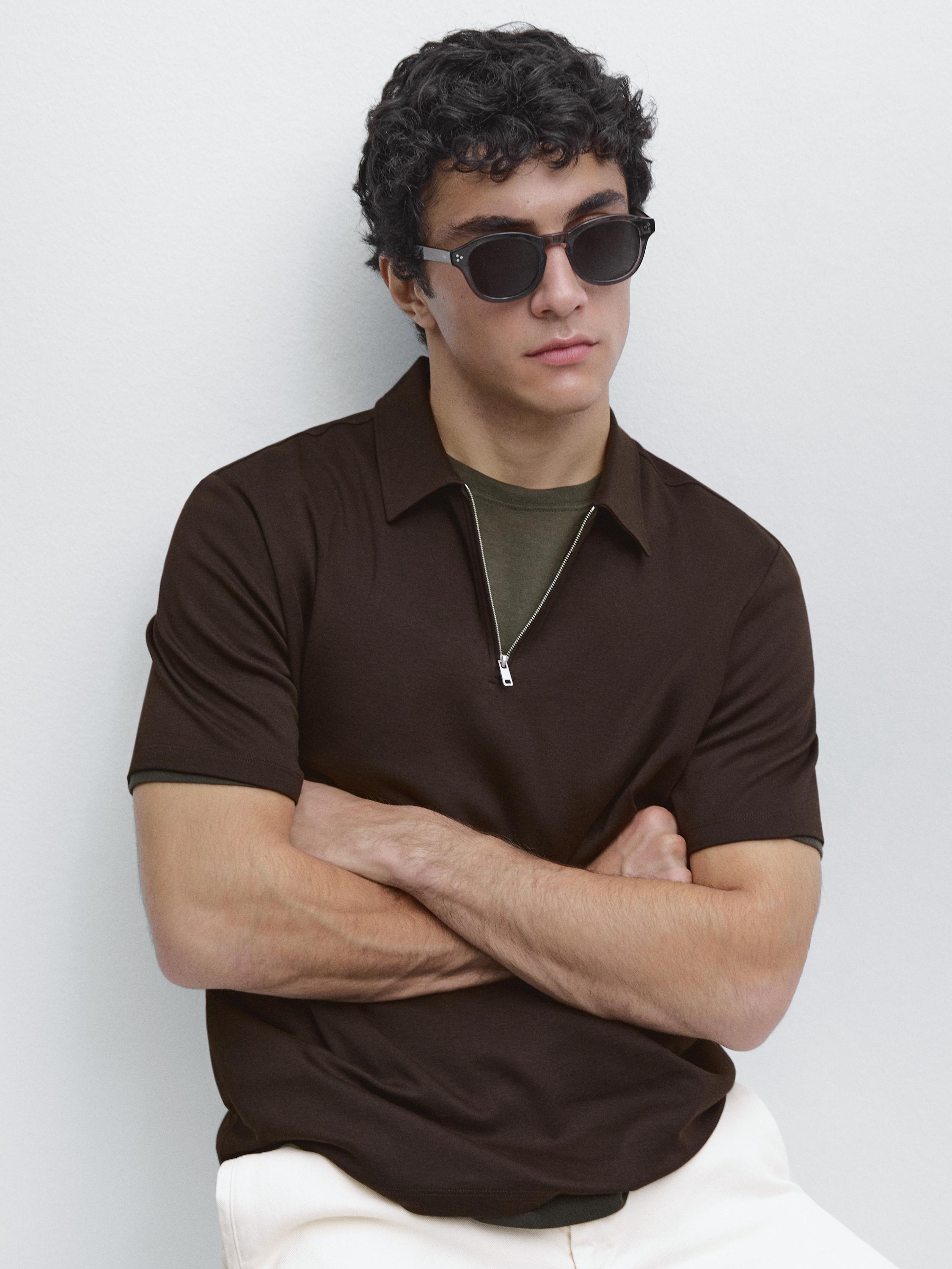 Short sleeve polo shirt with zip detail — Chocolate