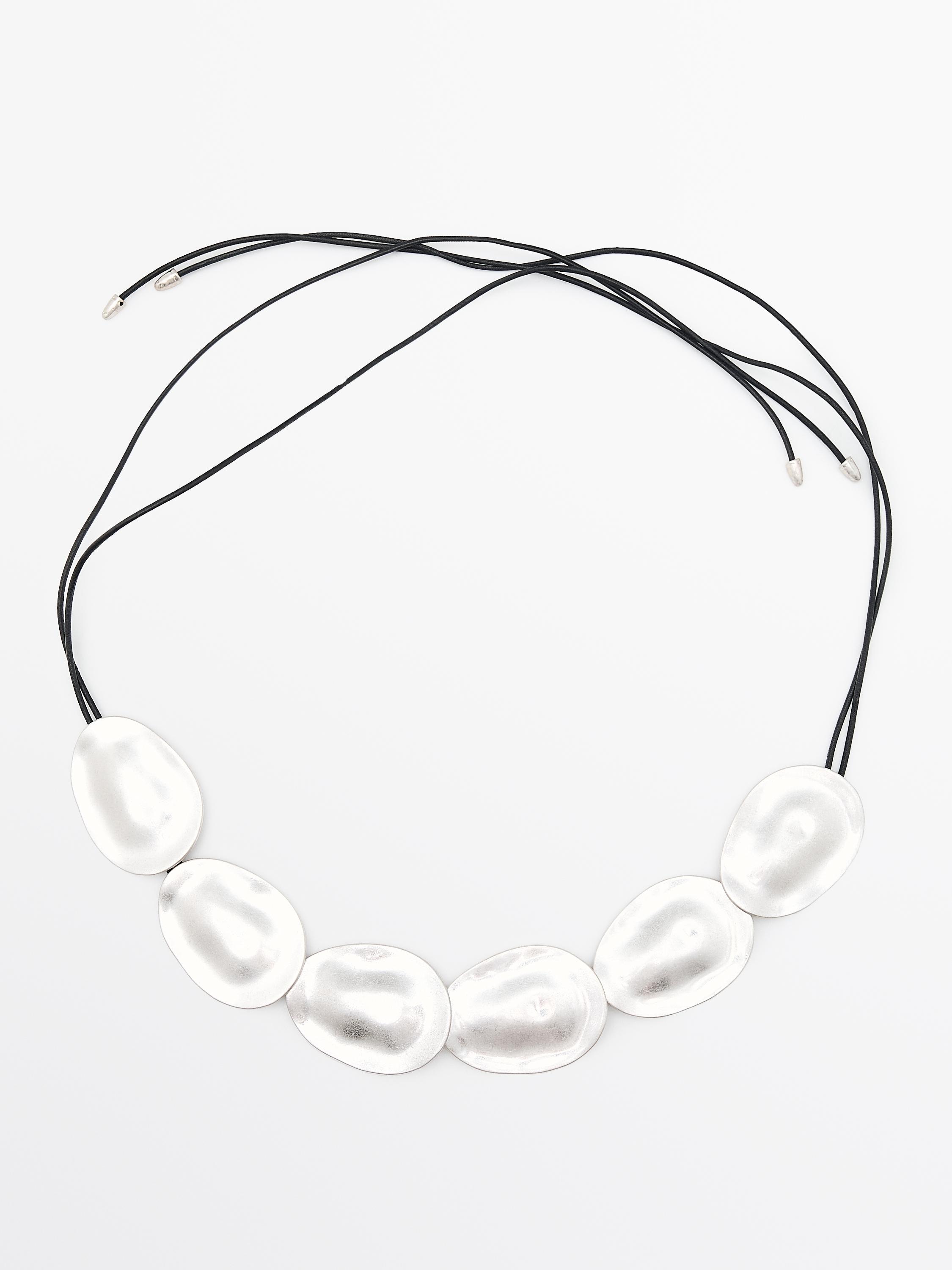 Cintura con dettagli a forma di mandorla