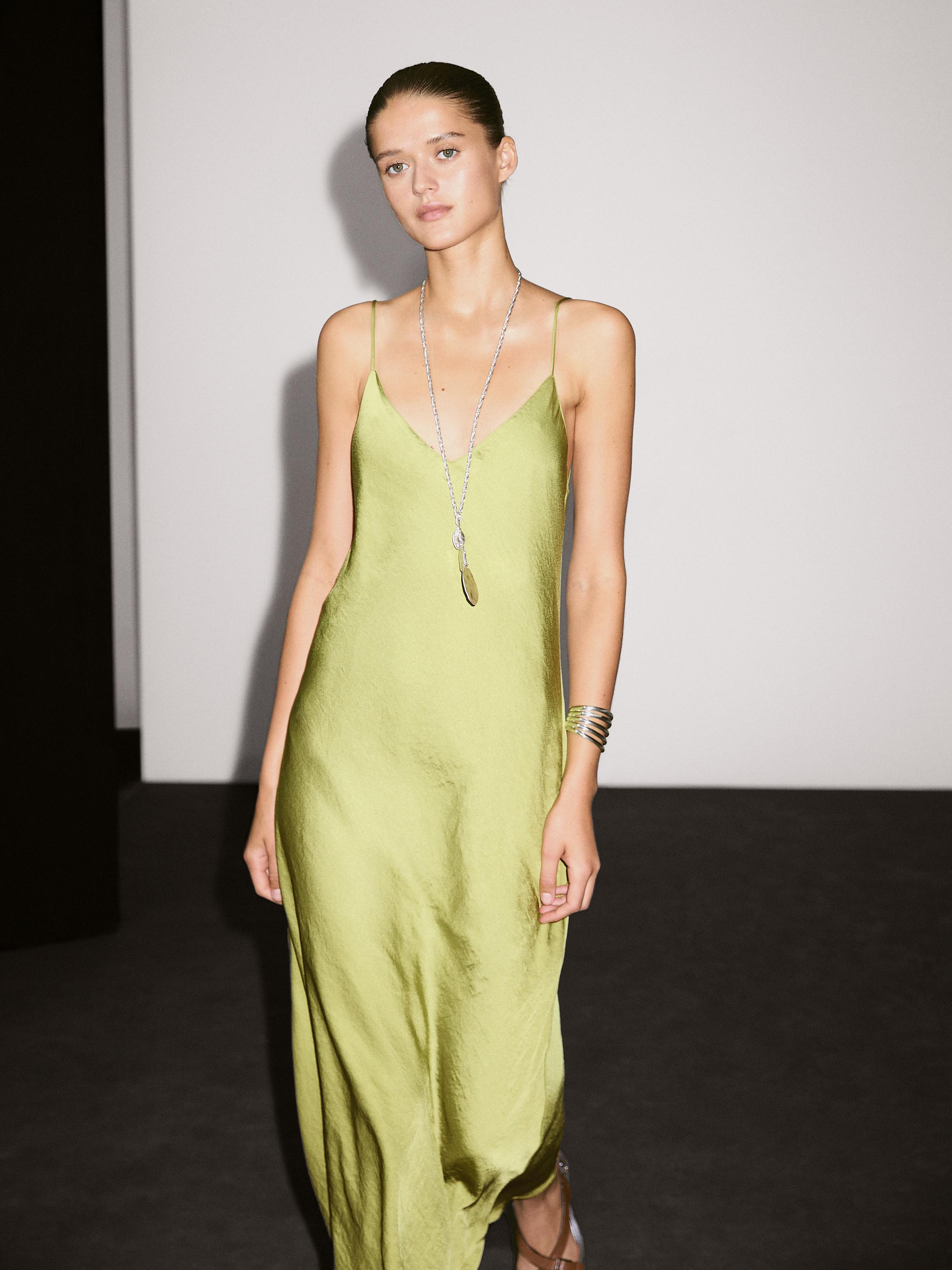 Vestido midi fluido satinado