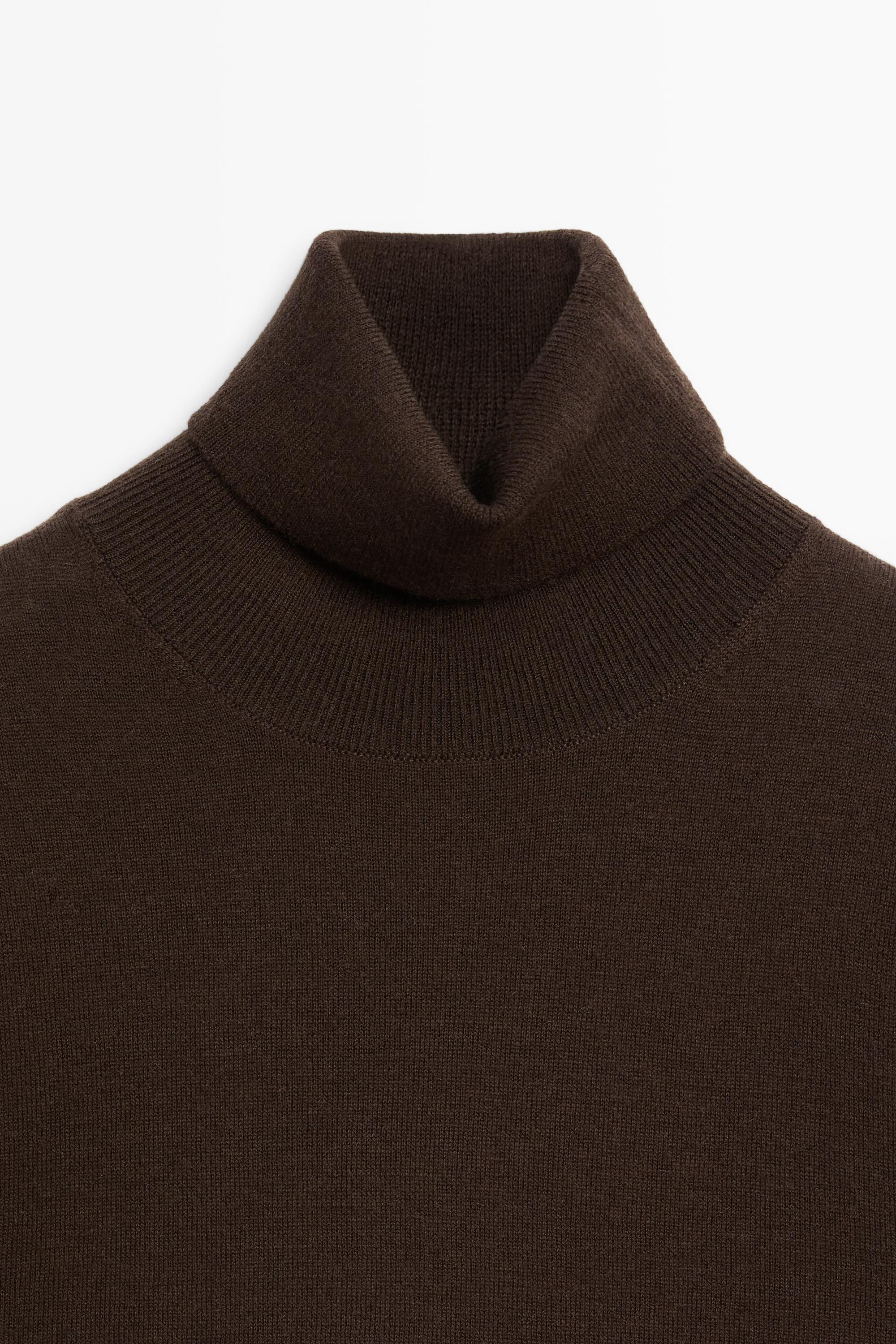 Wool blend turtleneck knit sweater — Chocolate