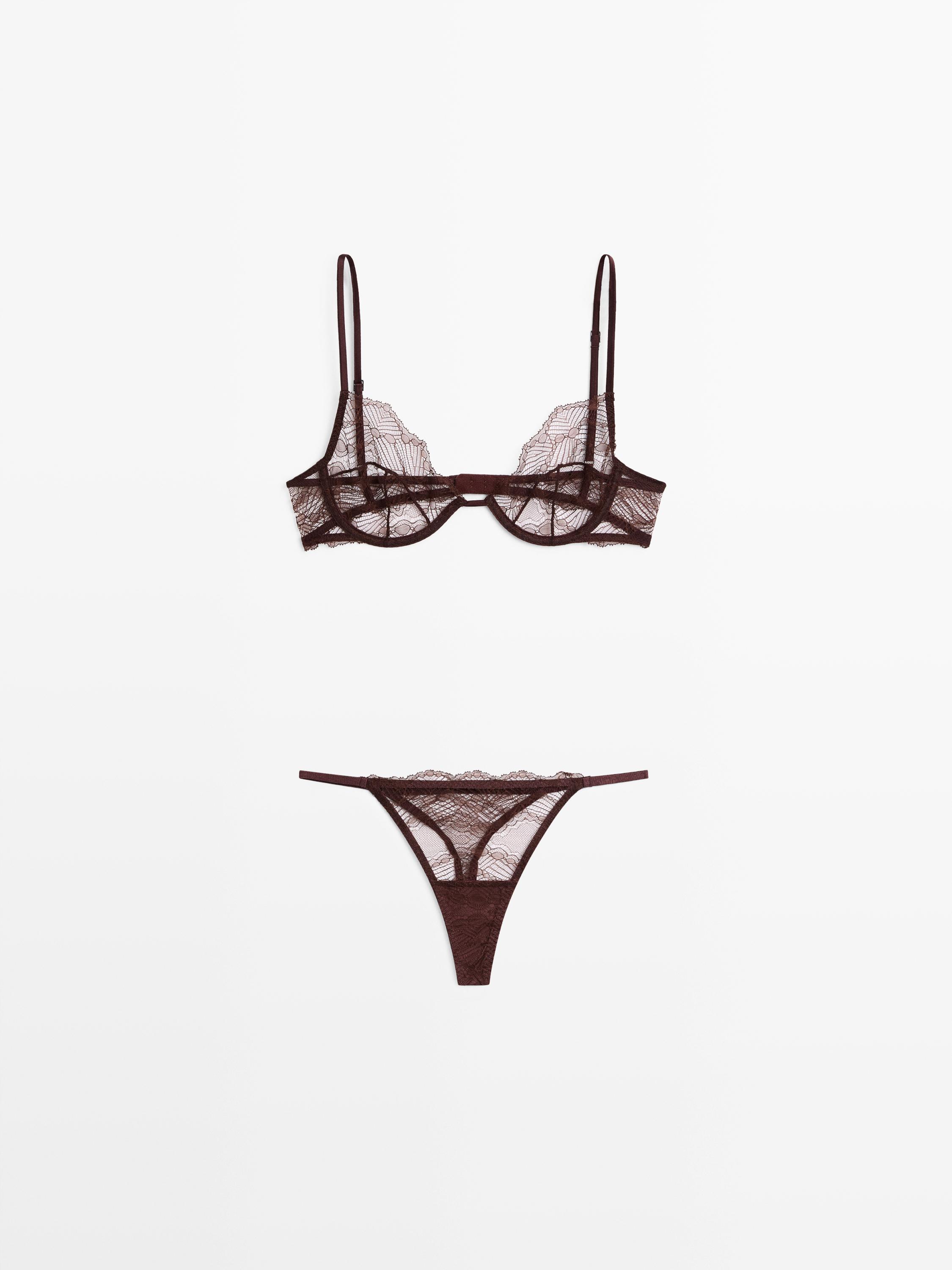 Bra eta tanga marroia, elkarrekin, aurretik ikusita.