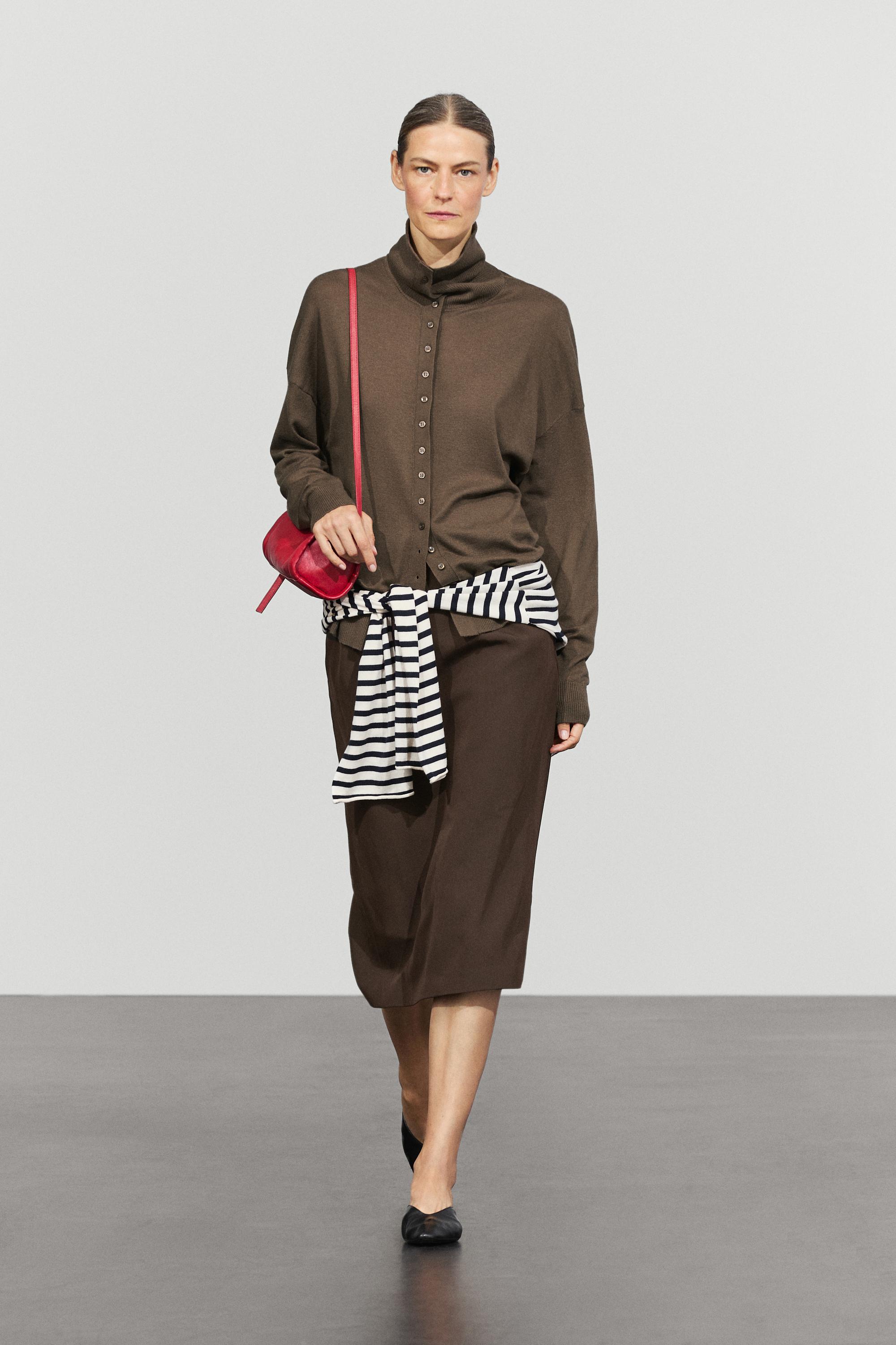 Cardigan dolcevita con bottoni