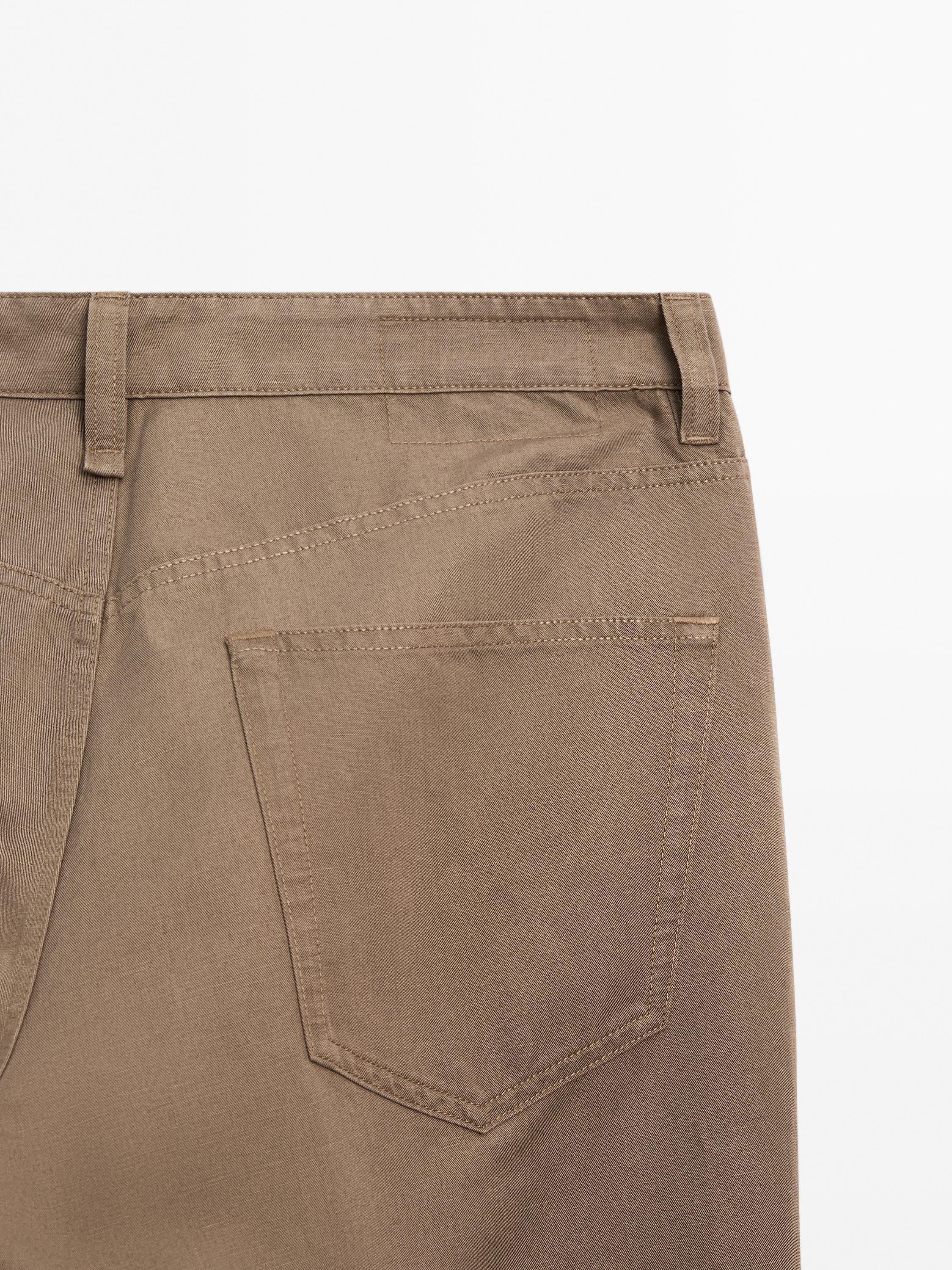 Pantalón tapered fit con algodón