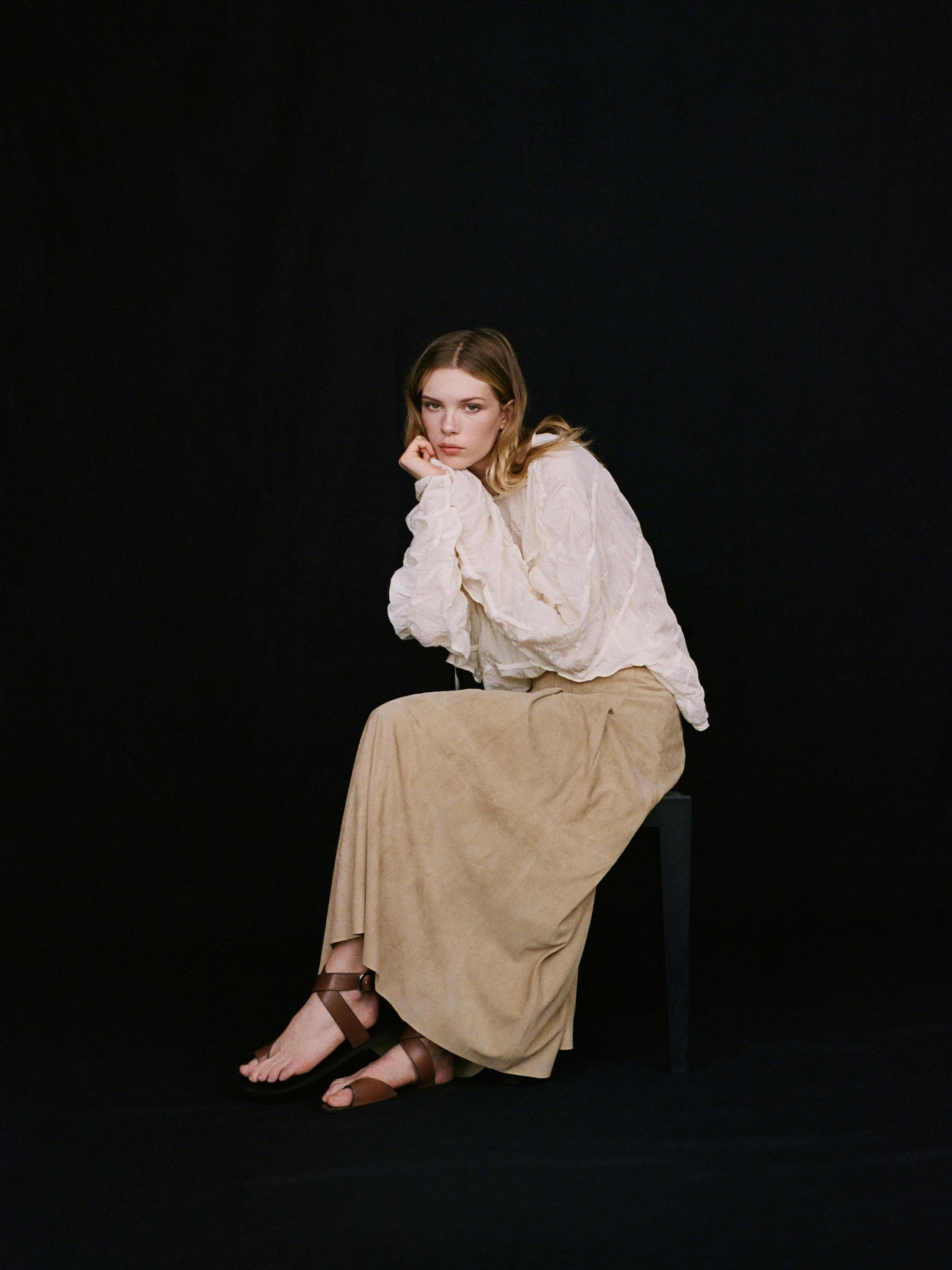 Long pleated suede leather skirt · Stone · Skirts | Massimo