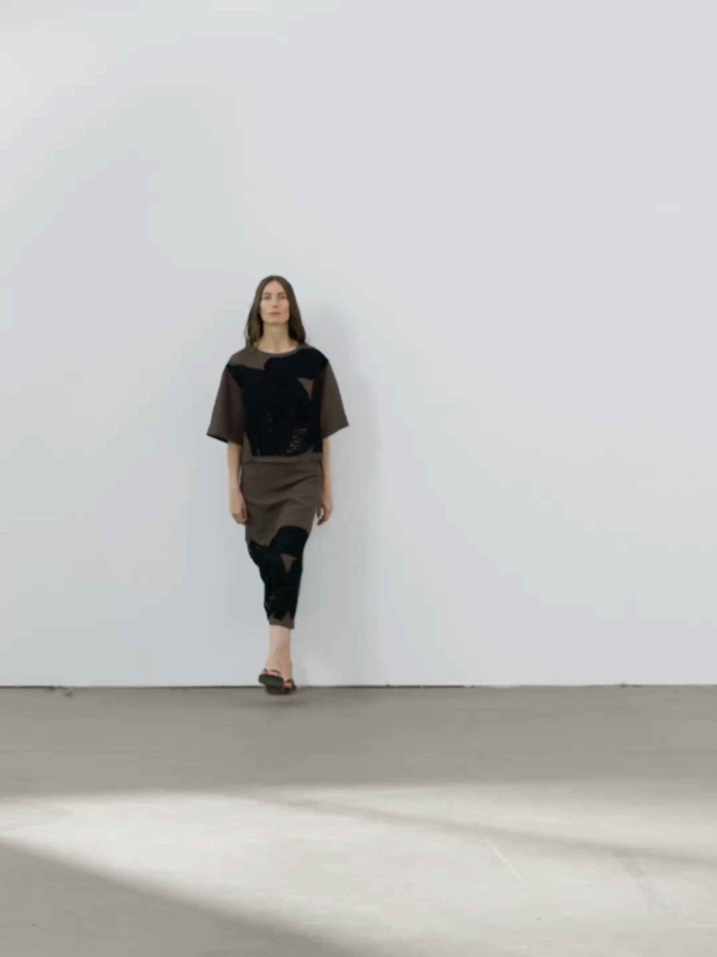 Flowing blouse with contrasting ribbons