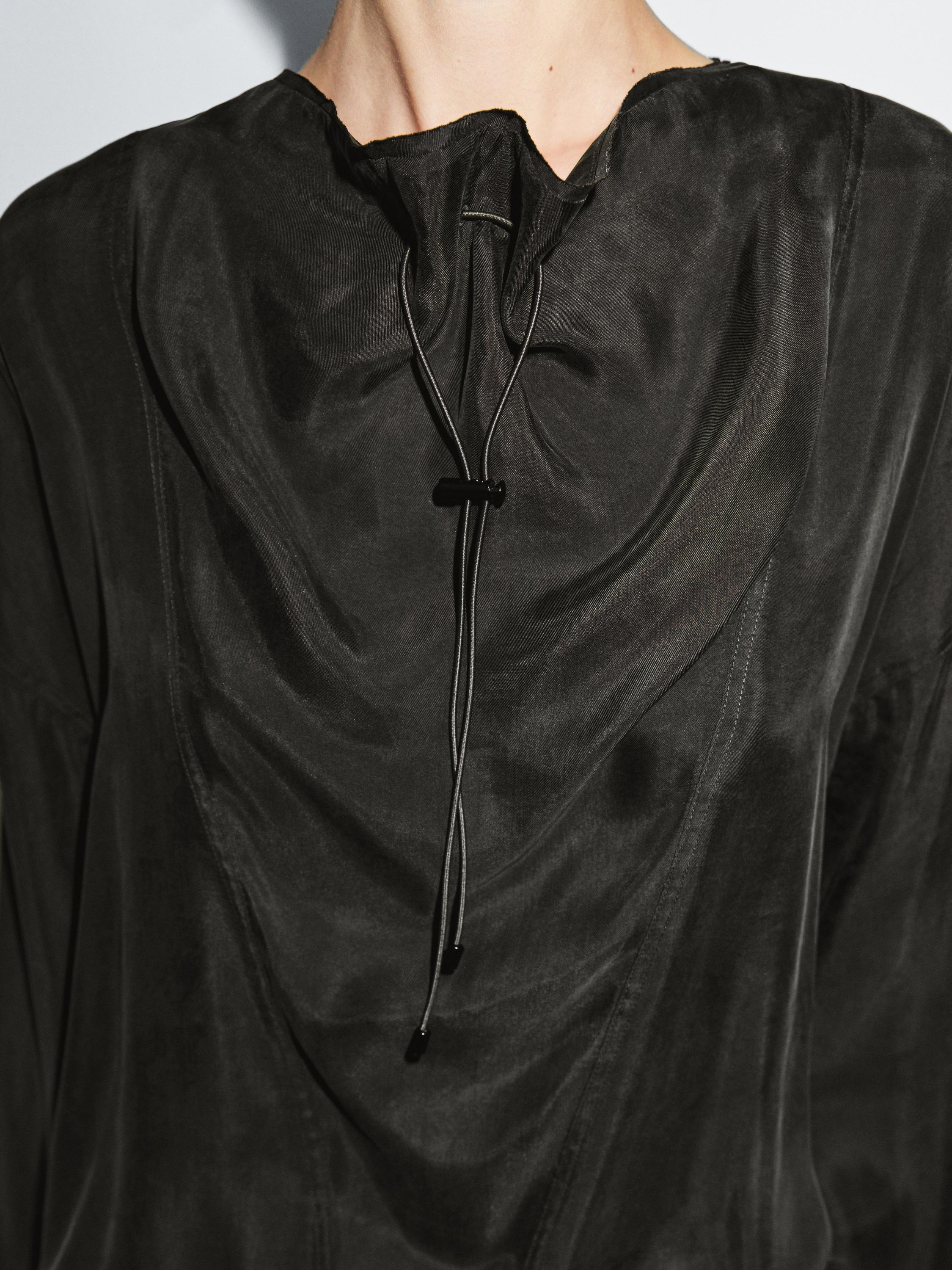 Bağcıklı dökümlü bluz