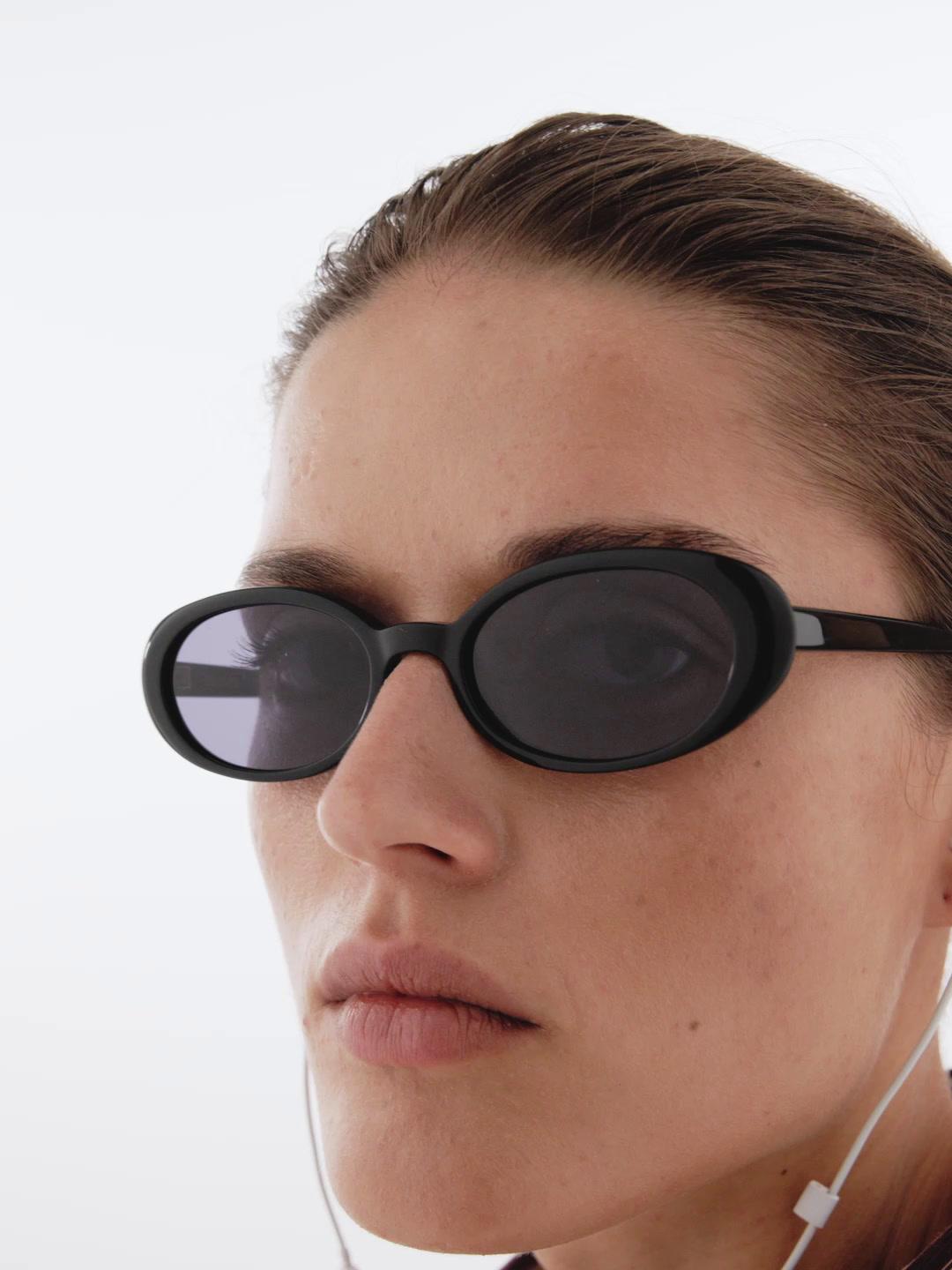 Mini oval sunglasses