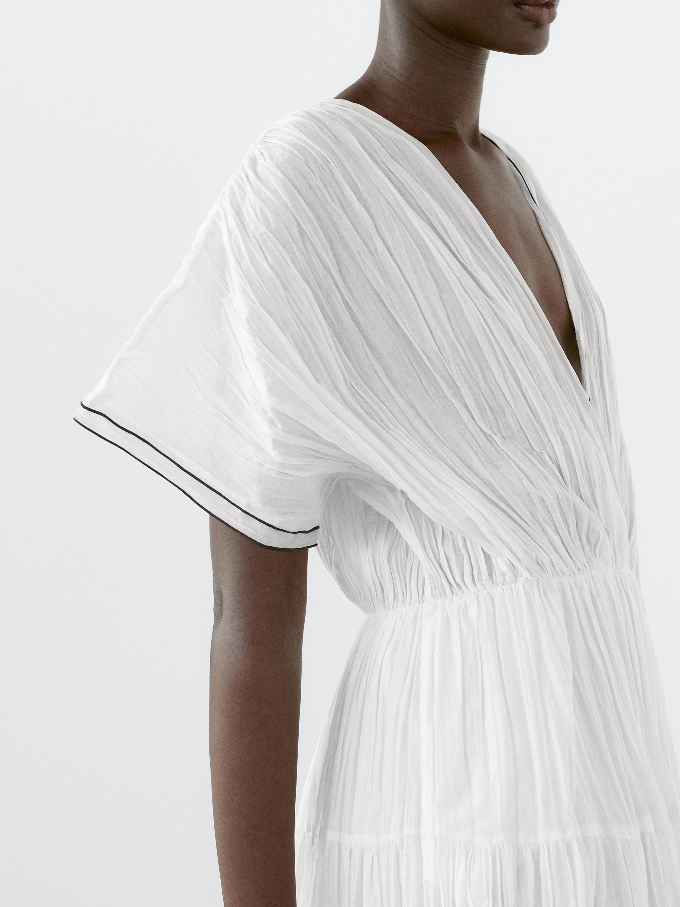 Vestido largo plisado contraste